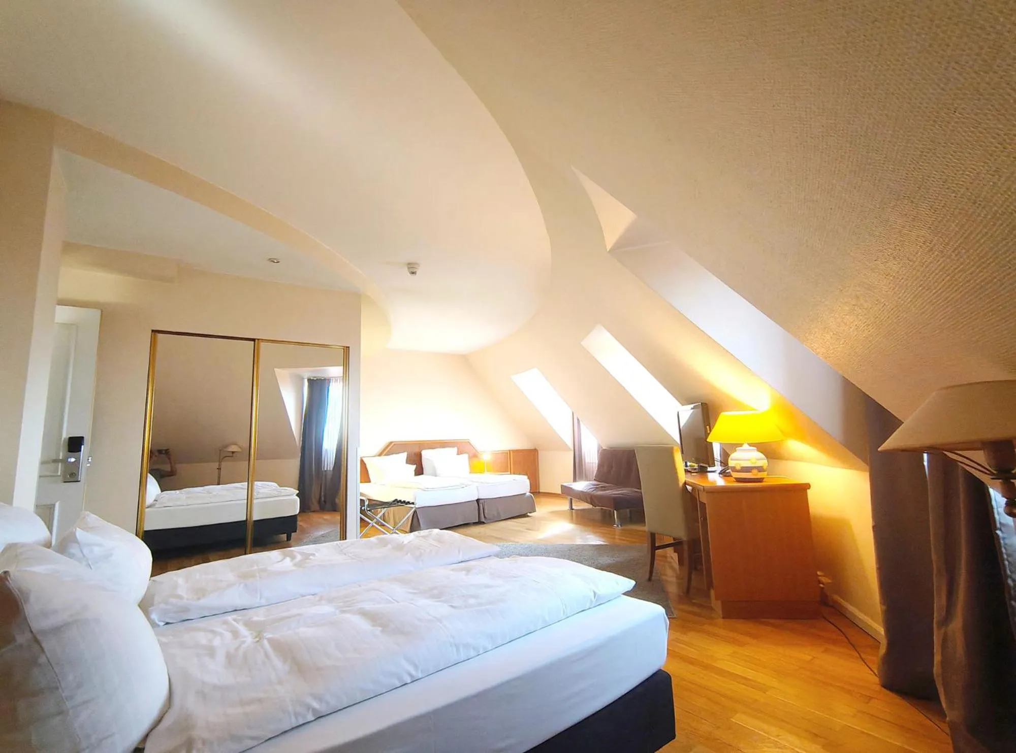 Bed in Hotel Lübecker Hof