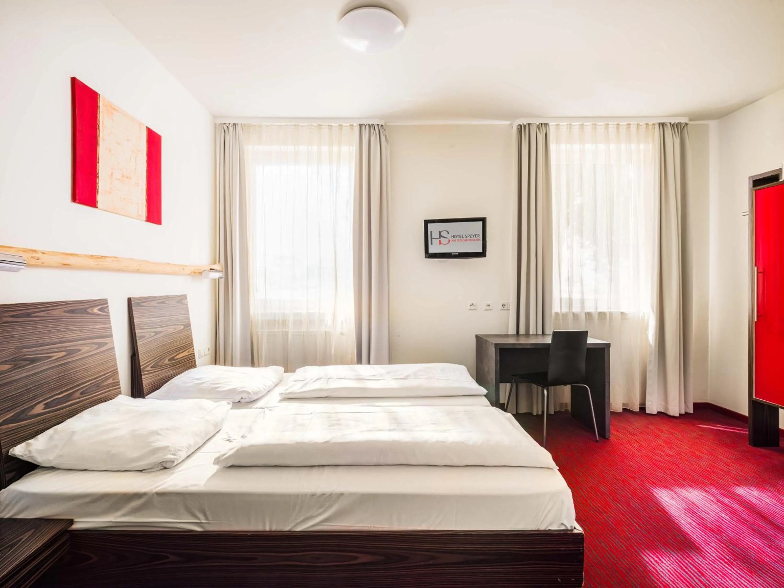 Photo of the whole room, Bed in Hotel Speyer am Technik Museum