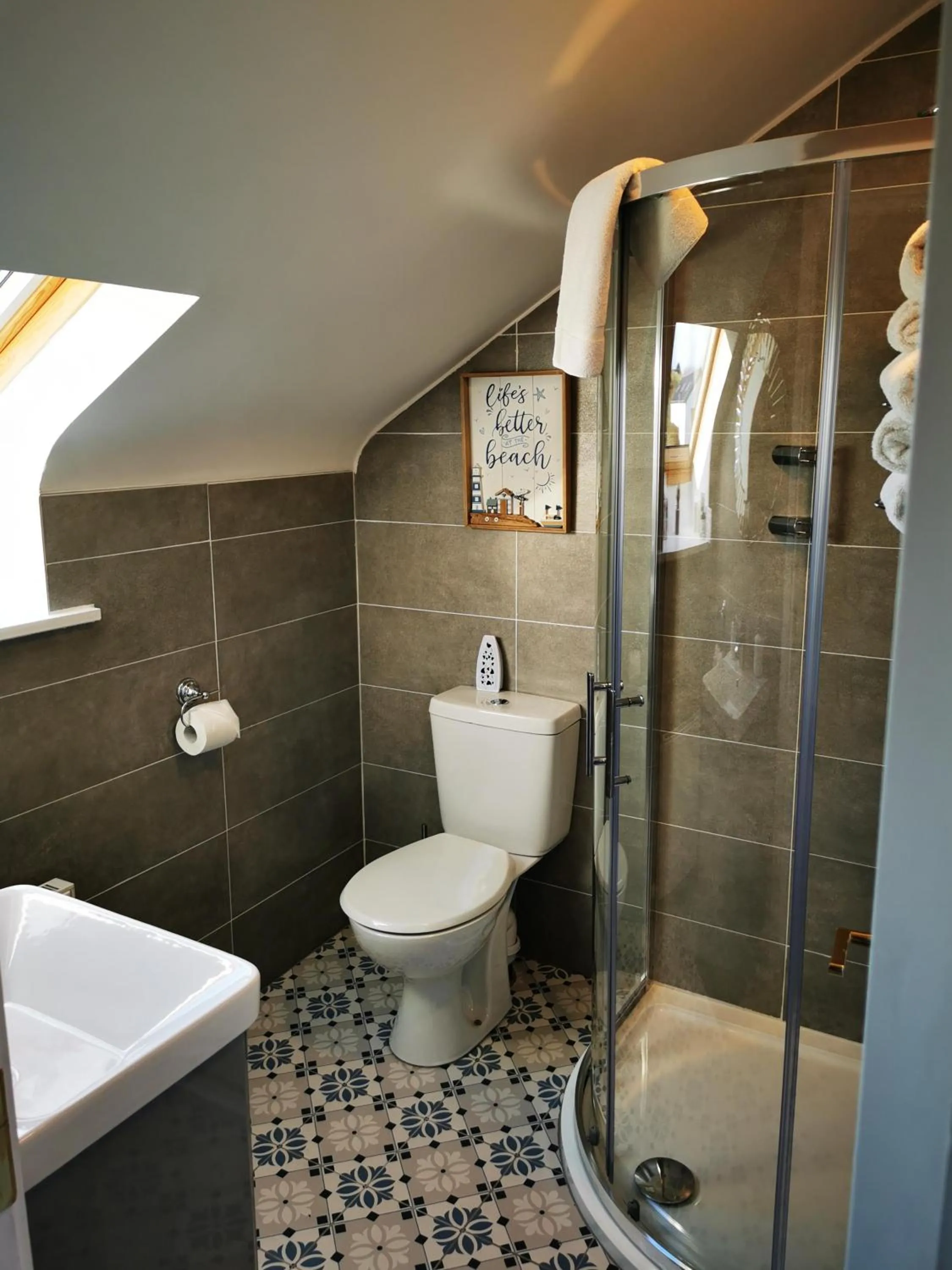 Shower in Ocean Heights B&B