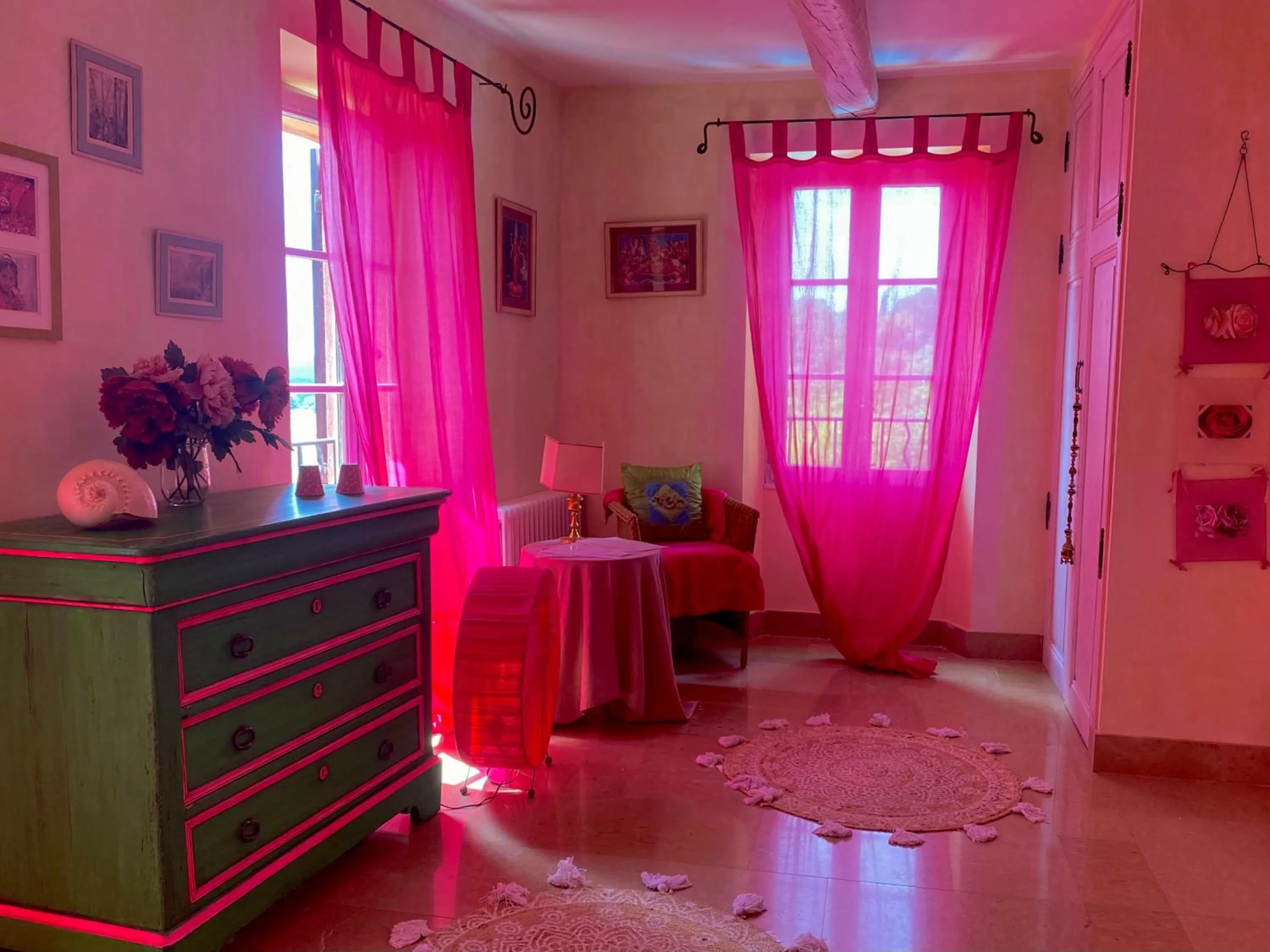 Photo of the whole room in Domaine De Sainte Annette