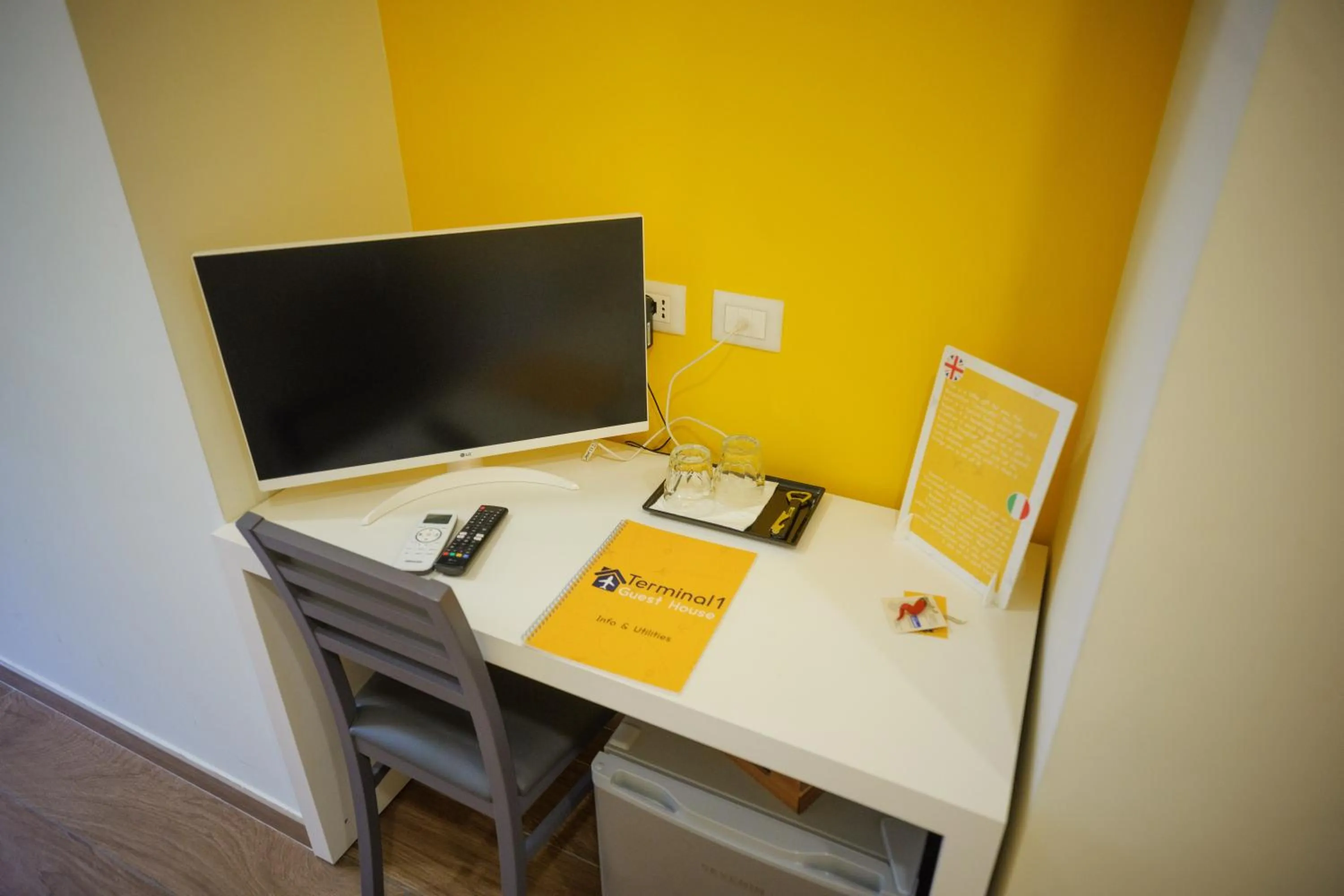 TV and multimedia in Terminal 1 Guest House