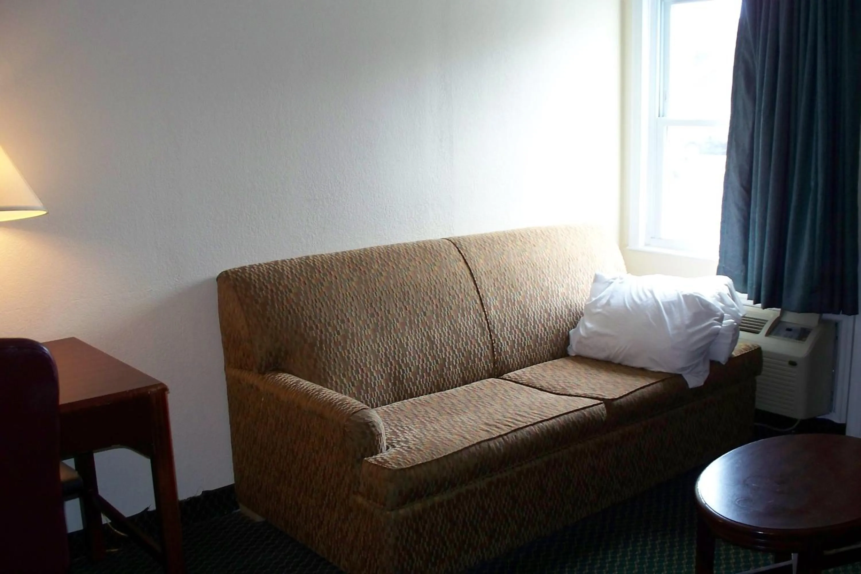 Day in Budget Inn & Suites