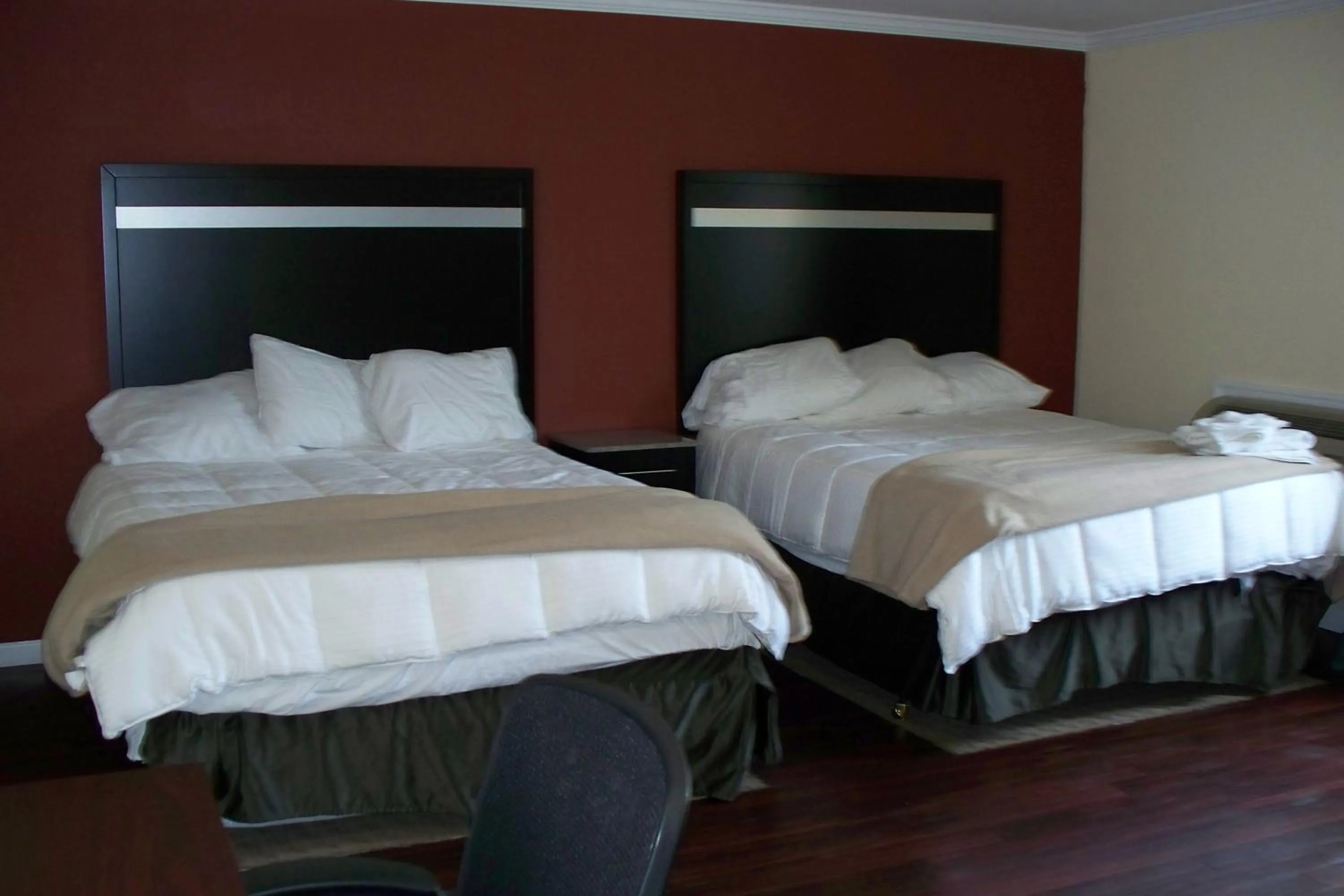 Photo of the whole room, Bed in Budget Inn & Suites