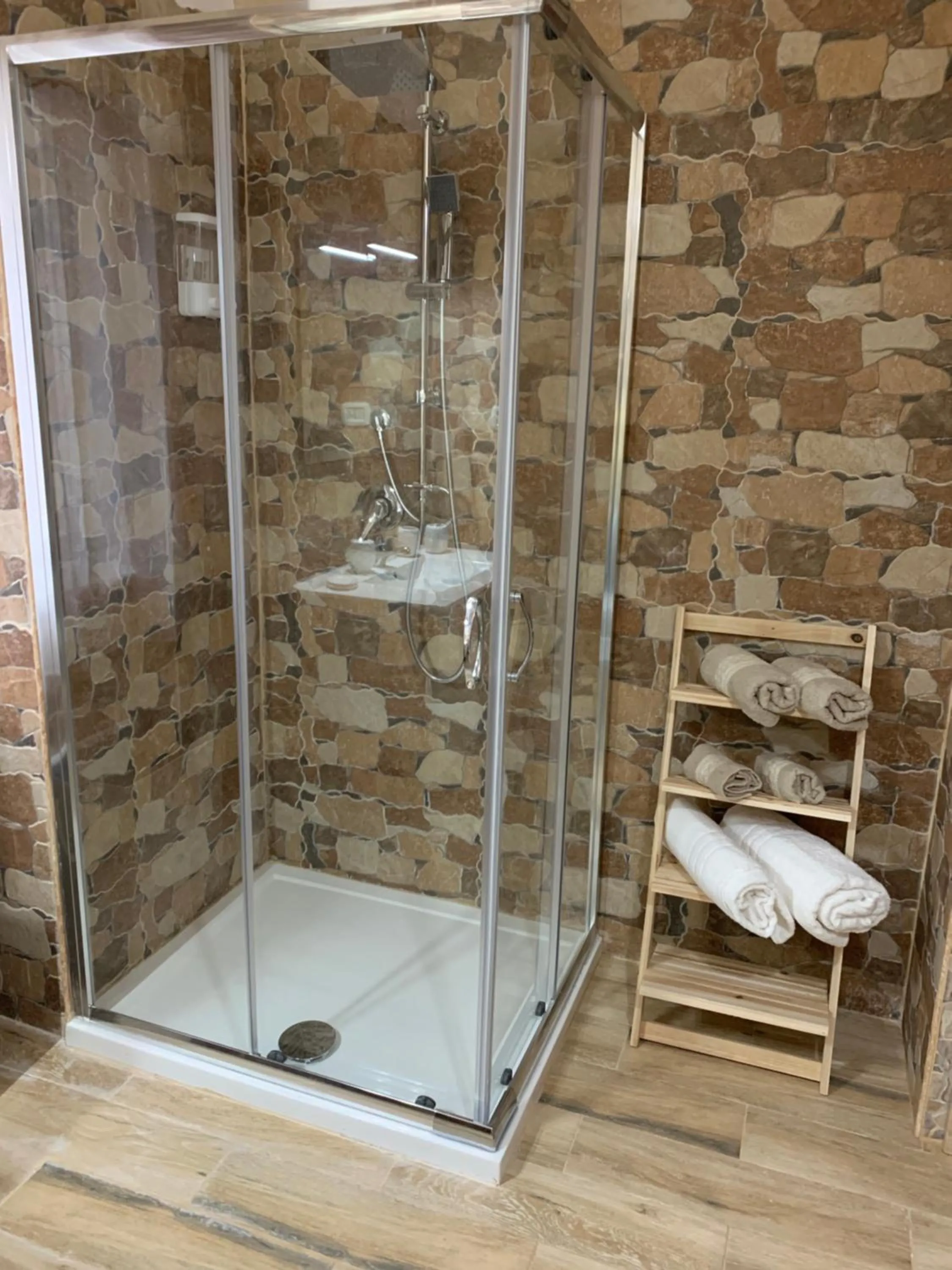 Shower in B&B Poseidone