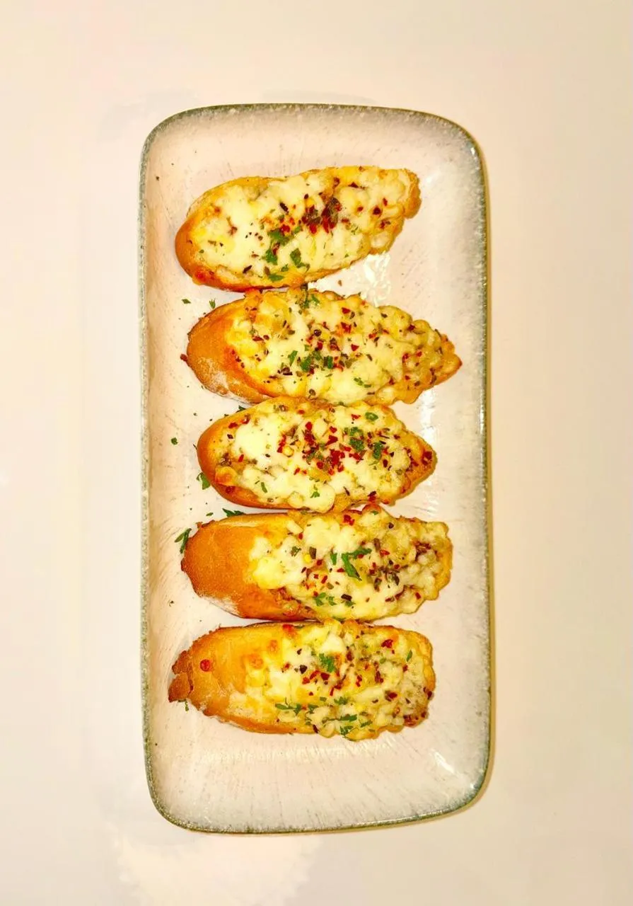 Restaurant/places to eat in New Hotel Suhail