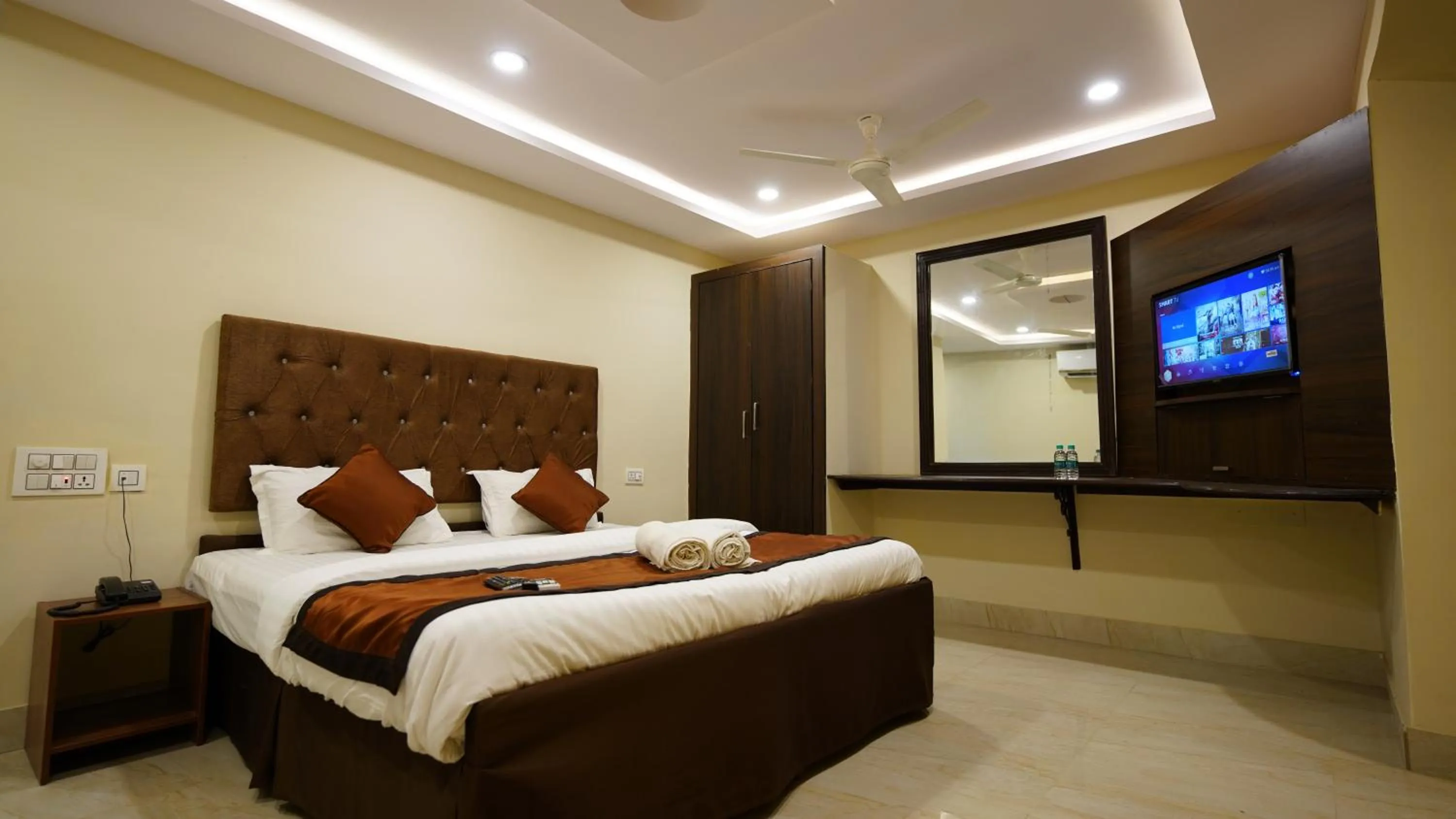 Photo of the whole room, Bed in New Hotel Suhail