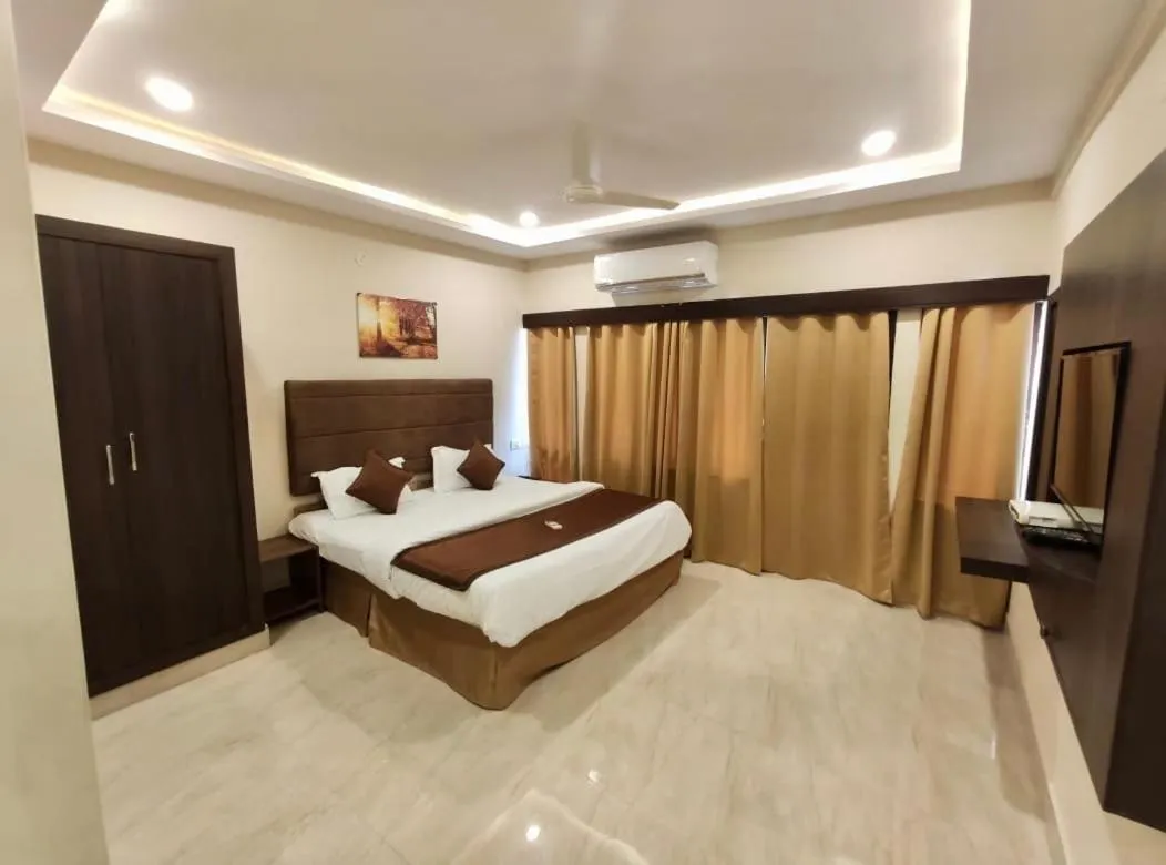 Photo of the whole room, Bed in New Hotel Suhail