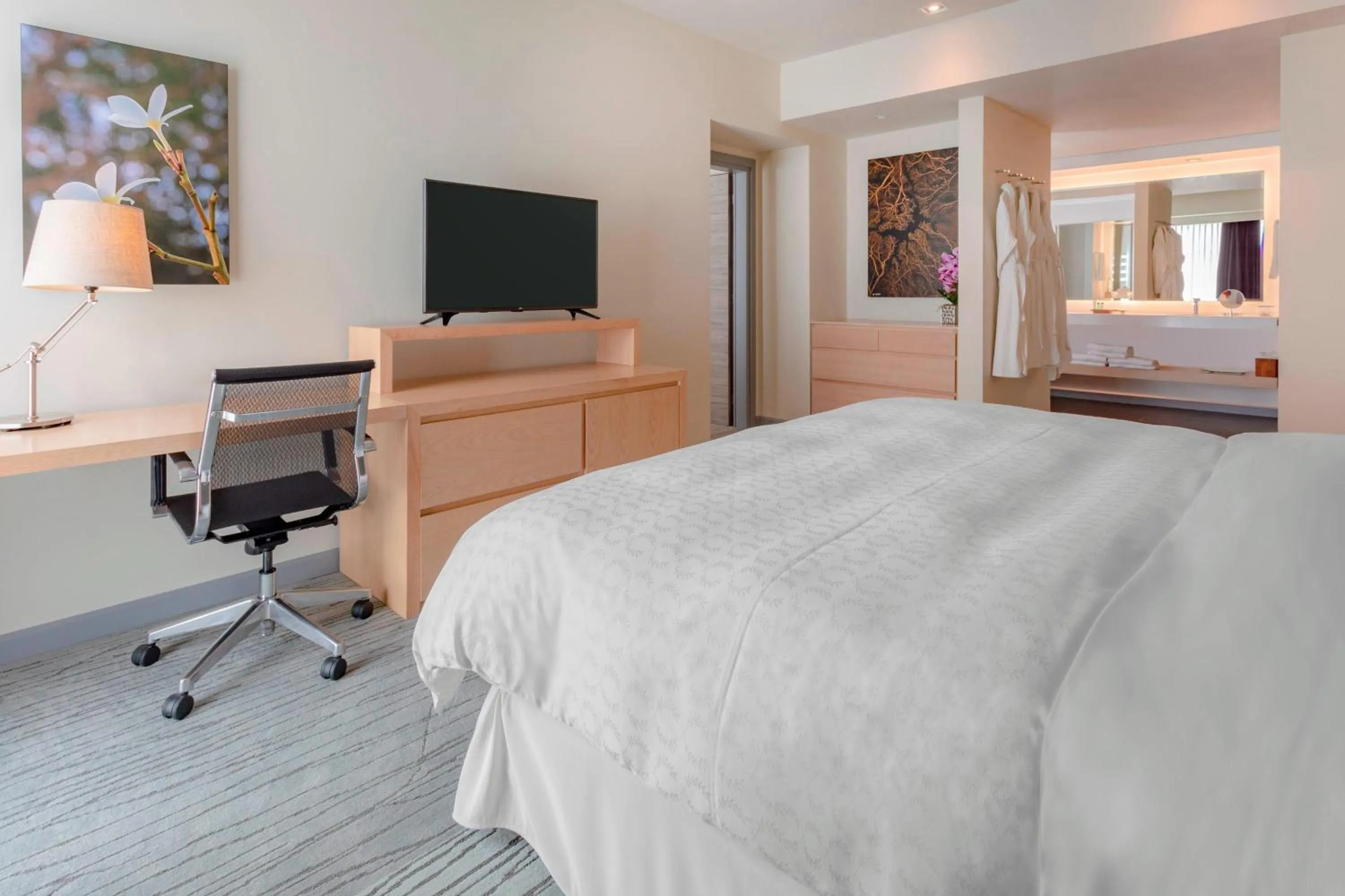 Photo of the whole room, Bed in Sheraton San Jose Hotel, Costa Rica