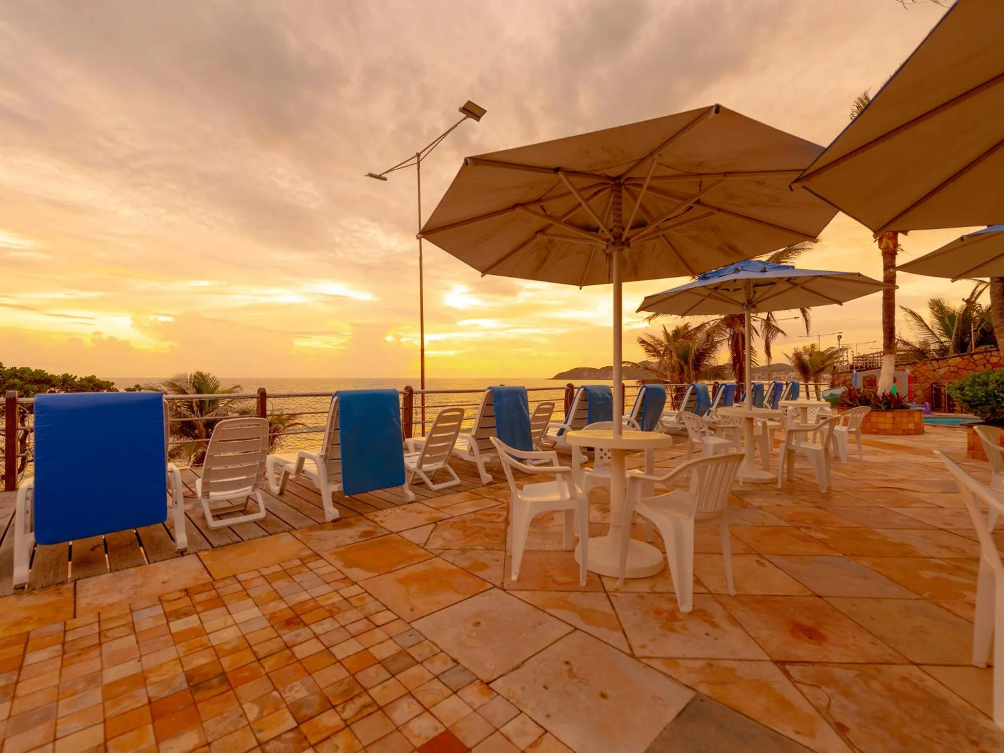 Swimming pool in Happy Hotel Praia Azul