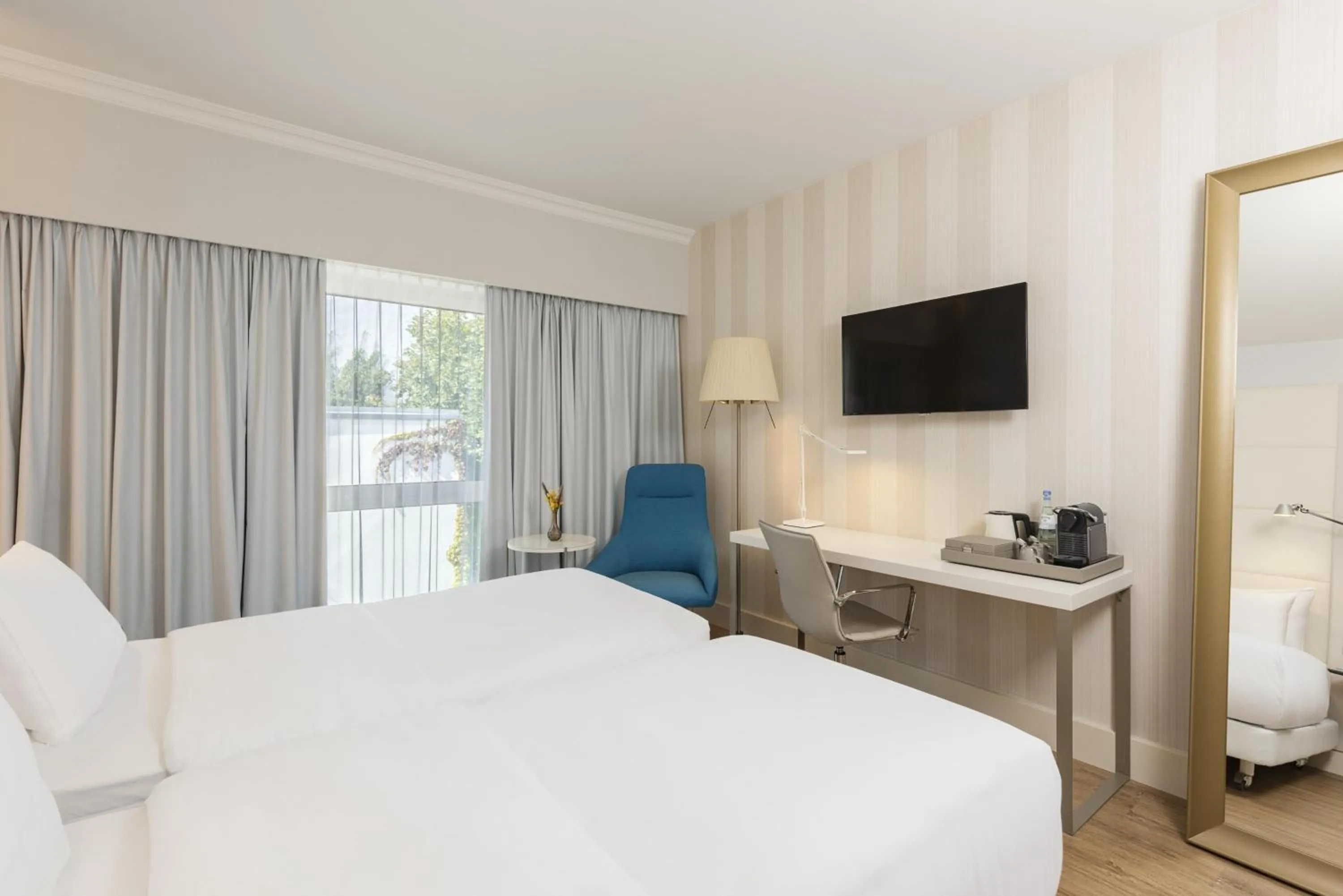 Bedroom, Bed in NH Hamburg Mitte