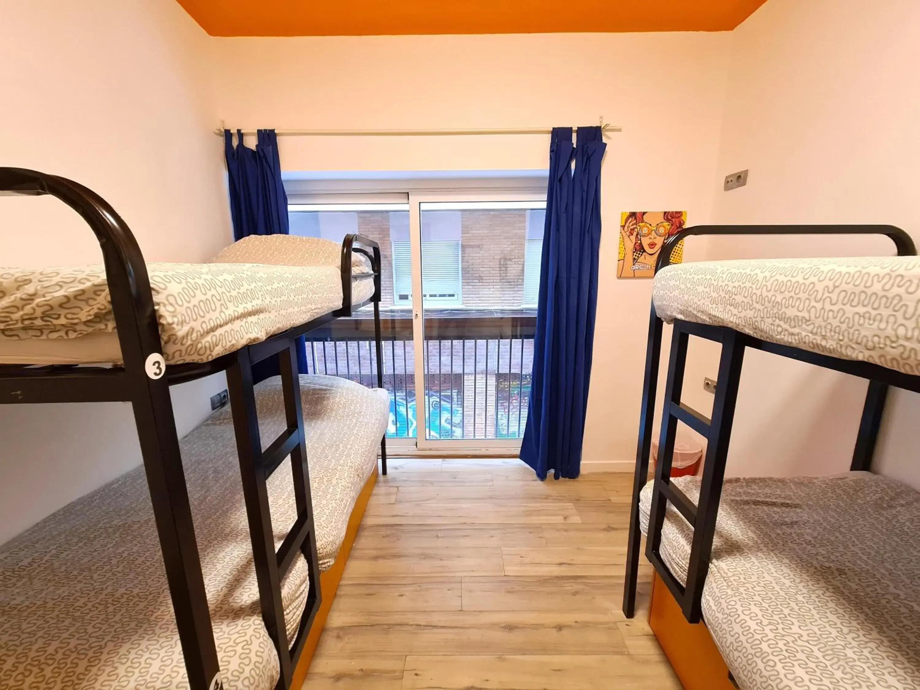 Bed in 8 Bed Female Dormitory Room in Arc House Gracia Bed in 8 Bed Female Dormitory Room in Arc House Gracia