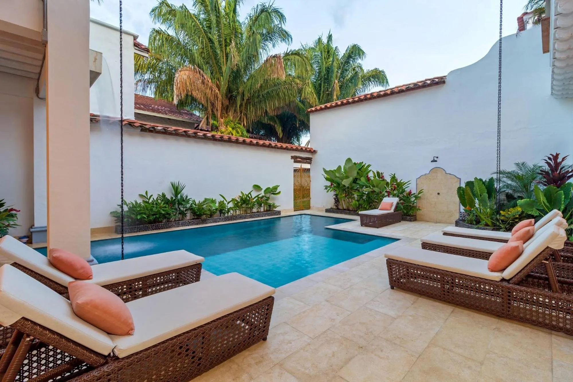 Swimming pool in Hotel Boutique Fundadores en Cauca Viejo