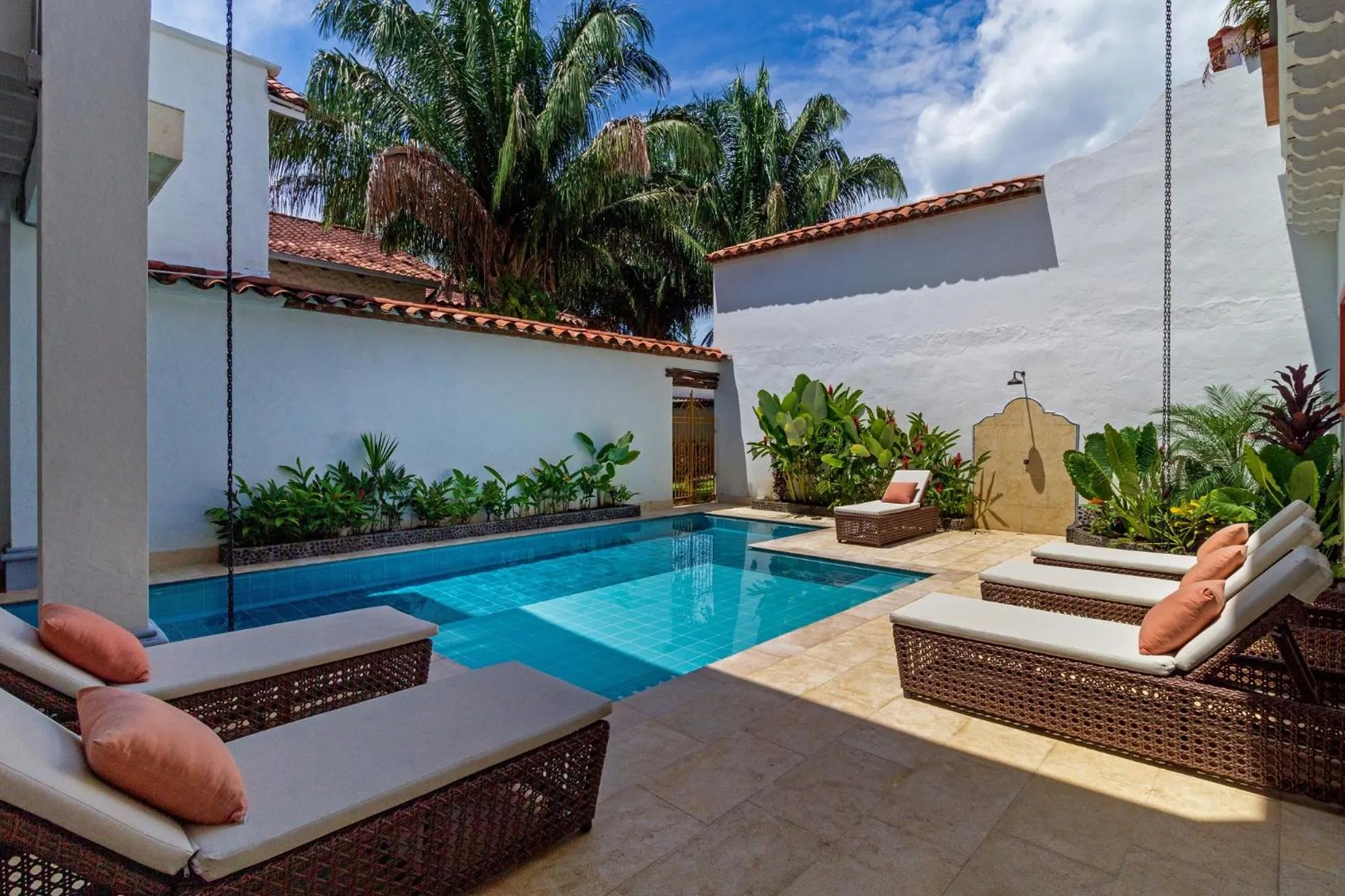 Swimming pool in Hotel Boutique Fundadores en Cauca Viejo