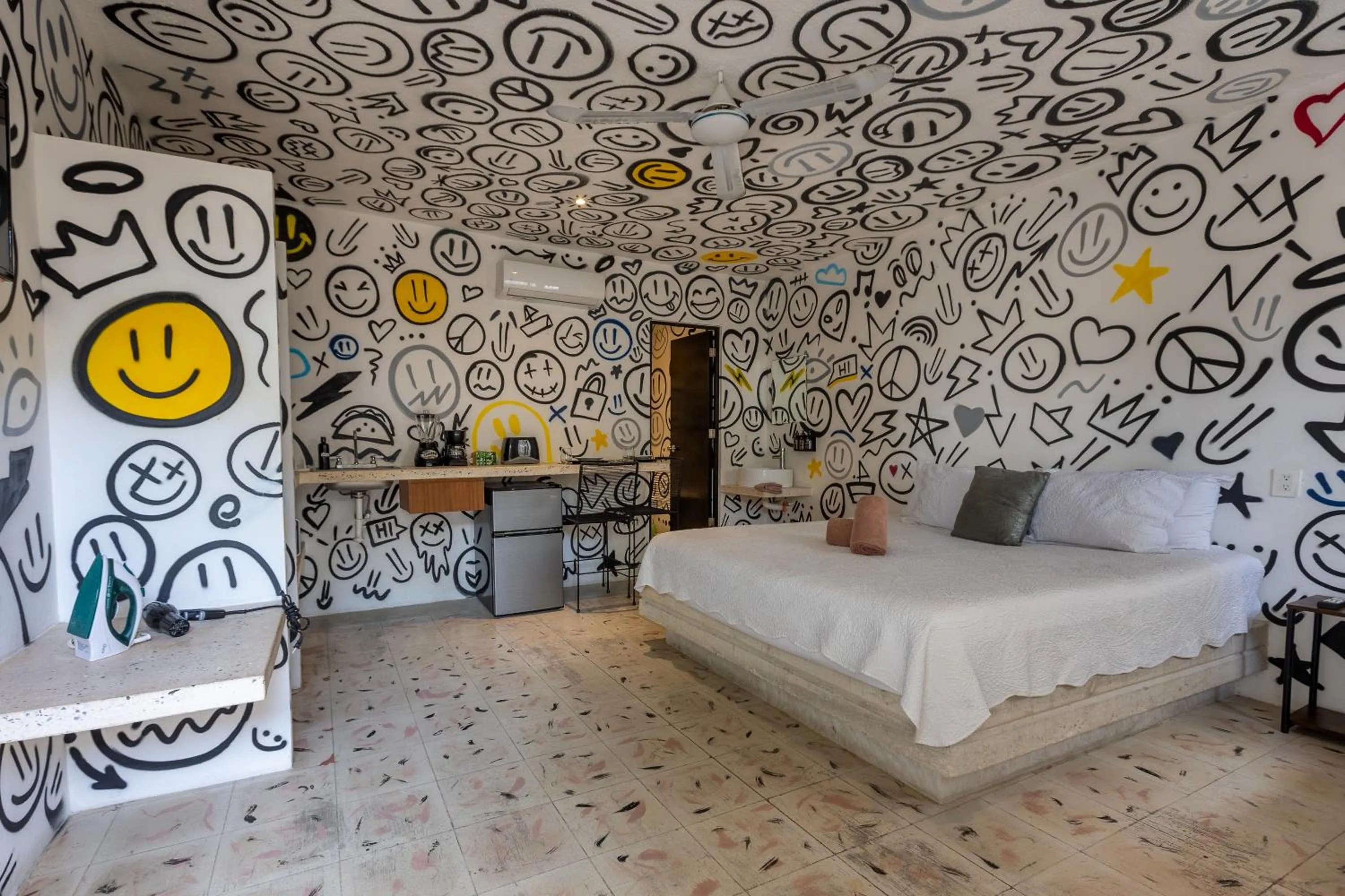 Photo of the whole room, Bed in Art Studios