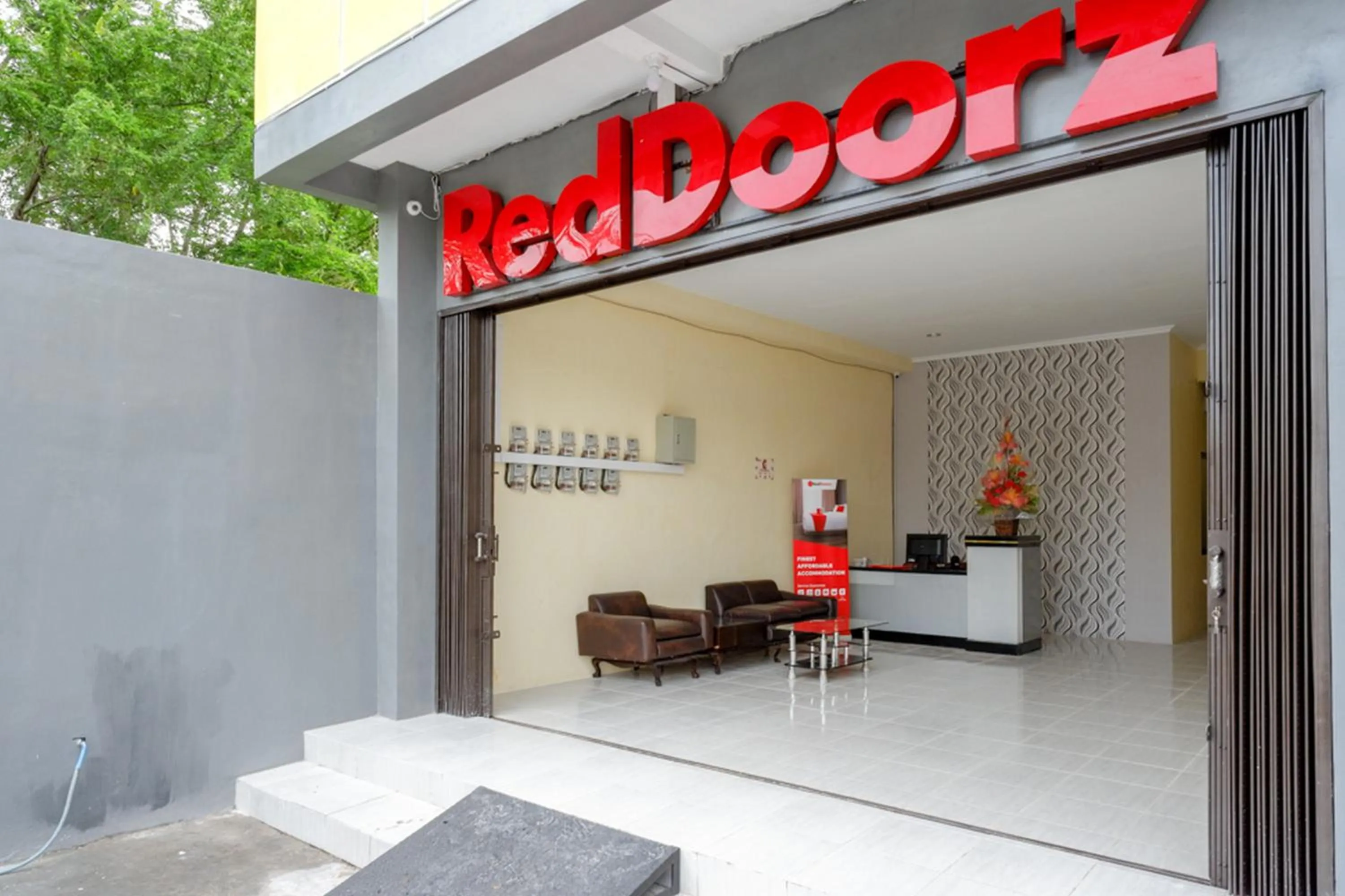 Facade/entrance in RedDoorz near Graha Saba Buana Solo