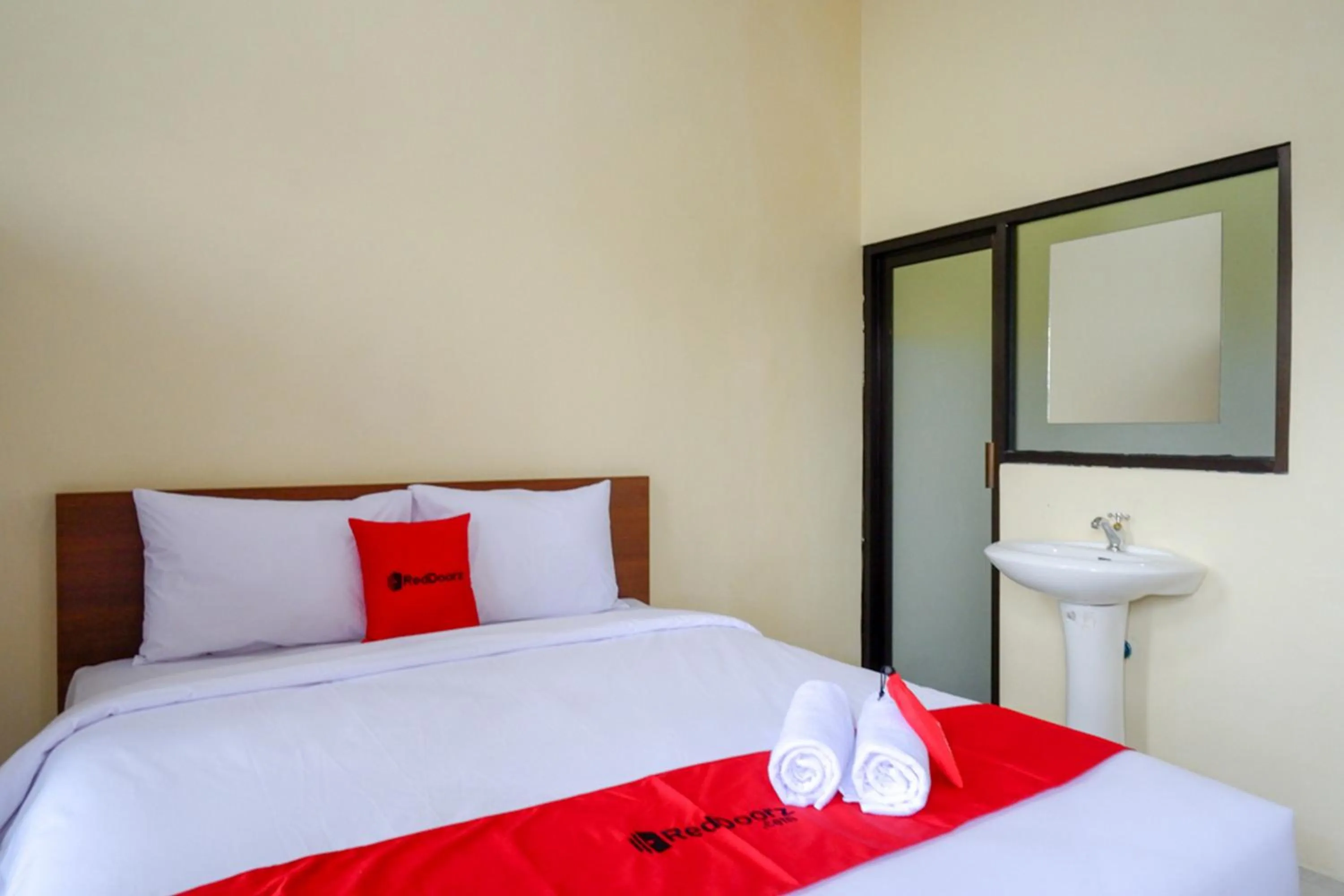 RedDoorz near Graha Saba Buana Solo