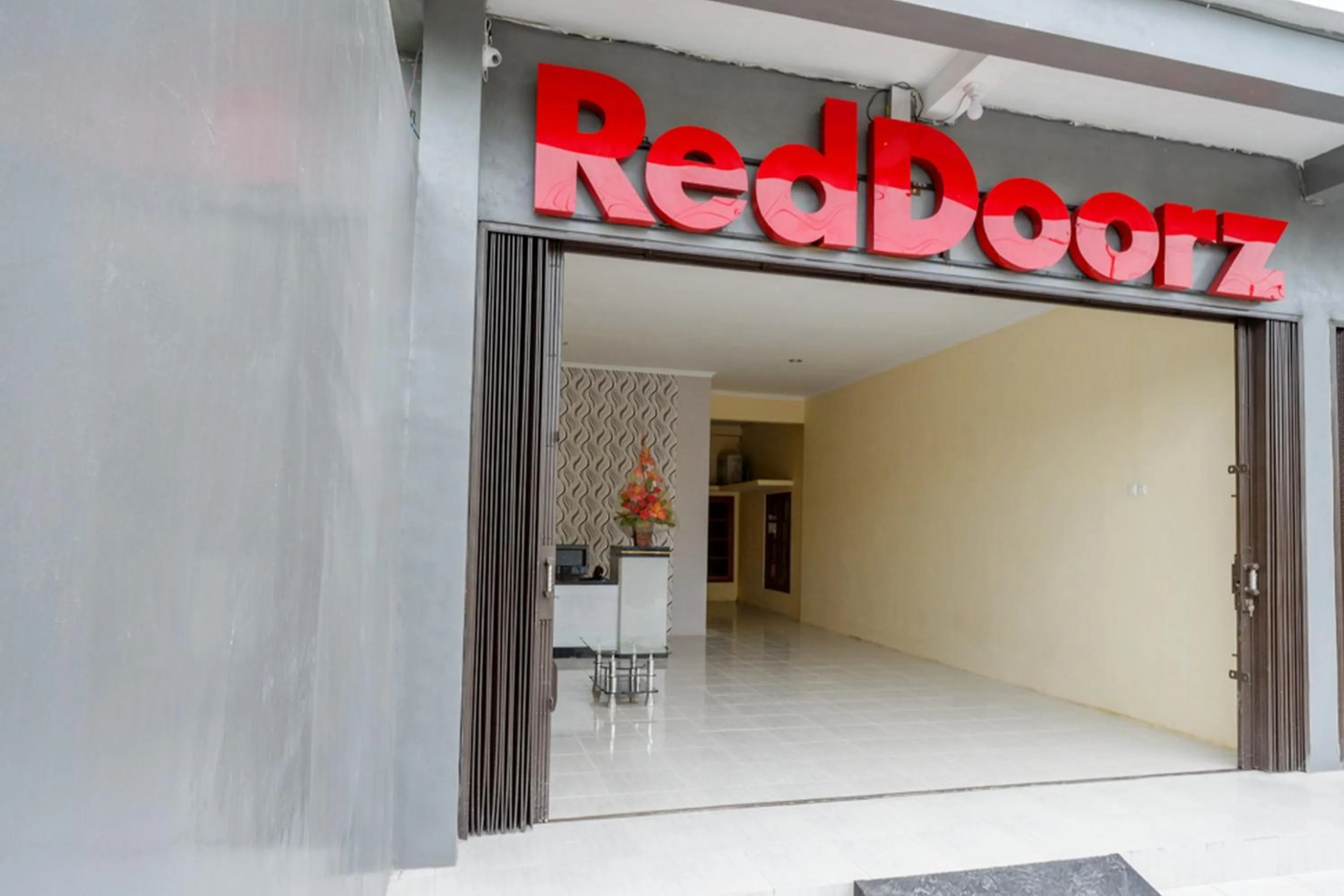 RedDoorz near Graha Saba Buana Solo