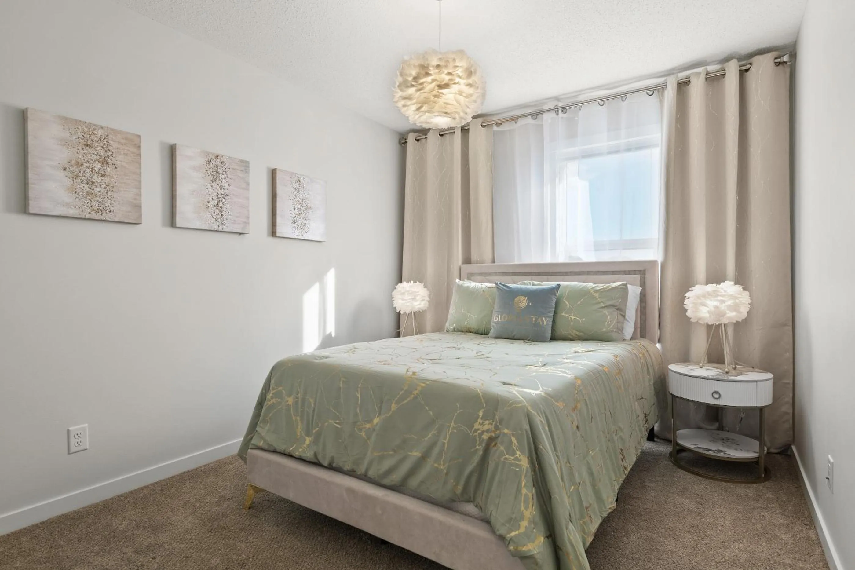 Bed in GLOBALSTAY New Apartments in Cranbrook Free street parking