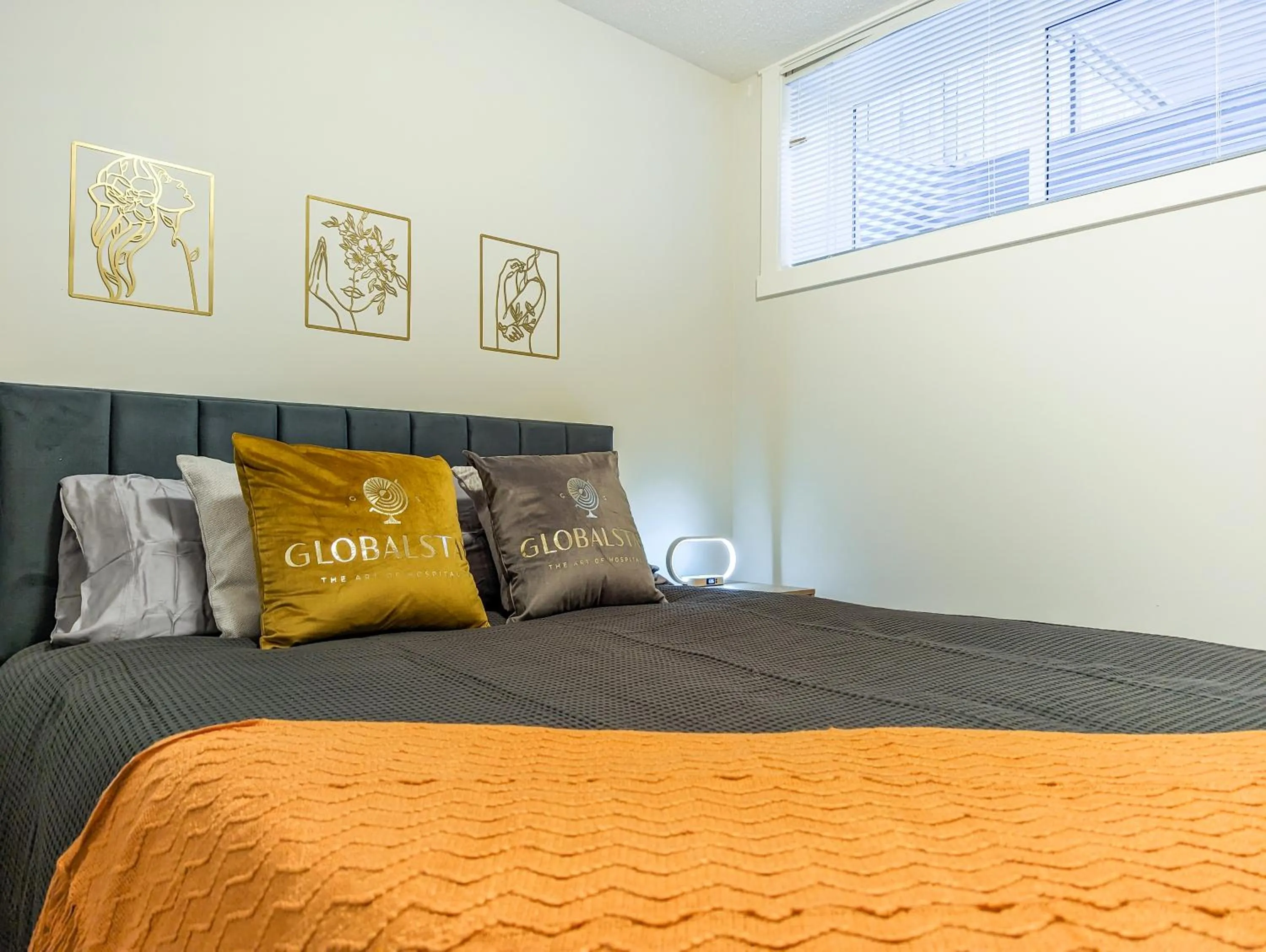 Bed in GLOBALSTAY New Apartments in Cranbrook Free street parking