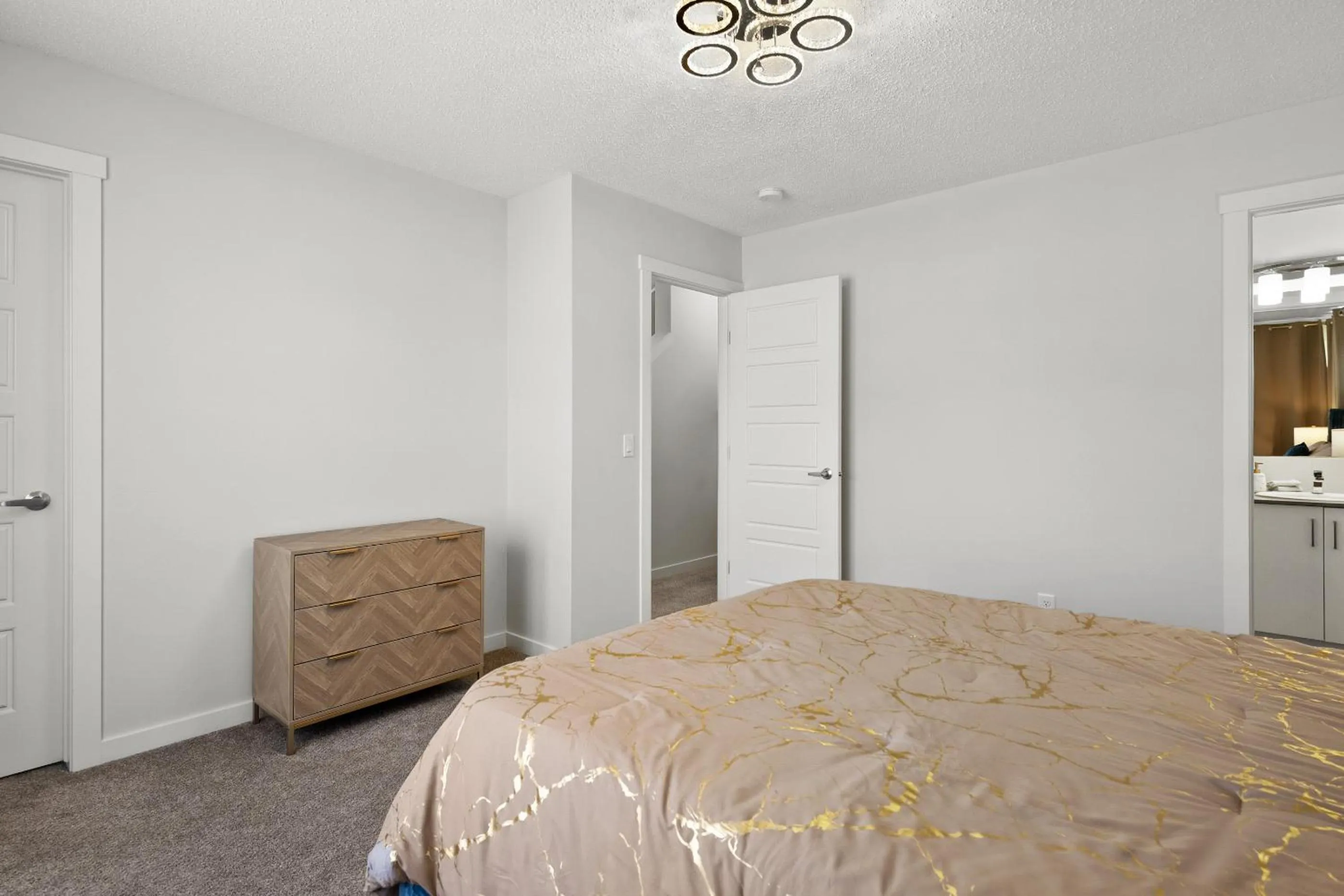 Bed in GLOBALSTAY New Apartments in Cranbrook Free street parking