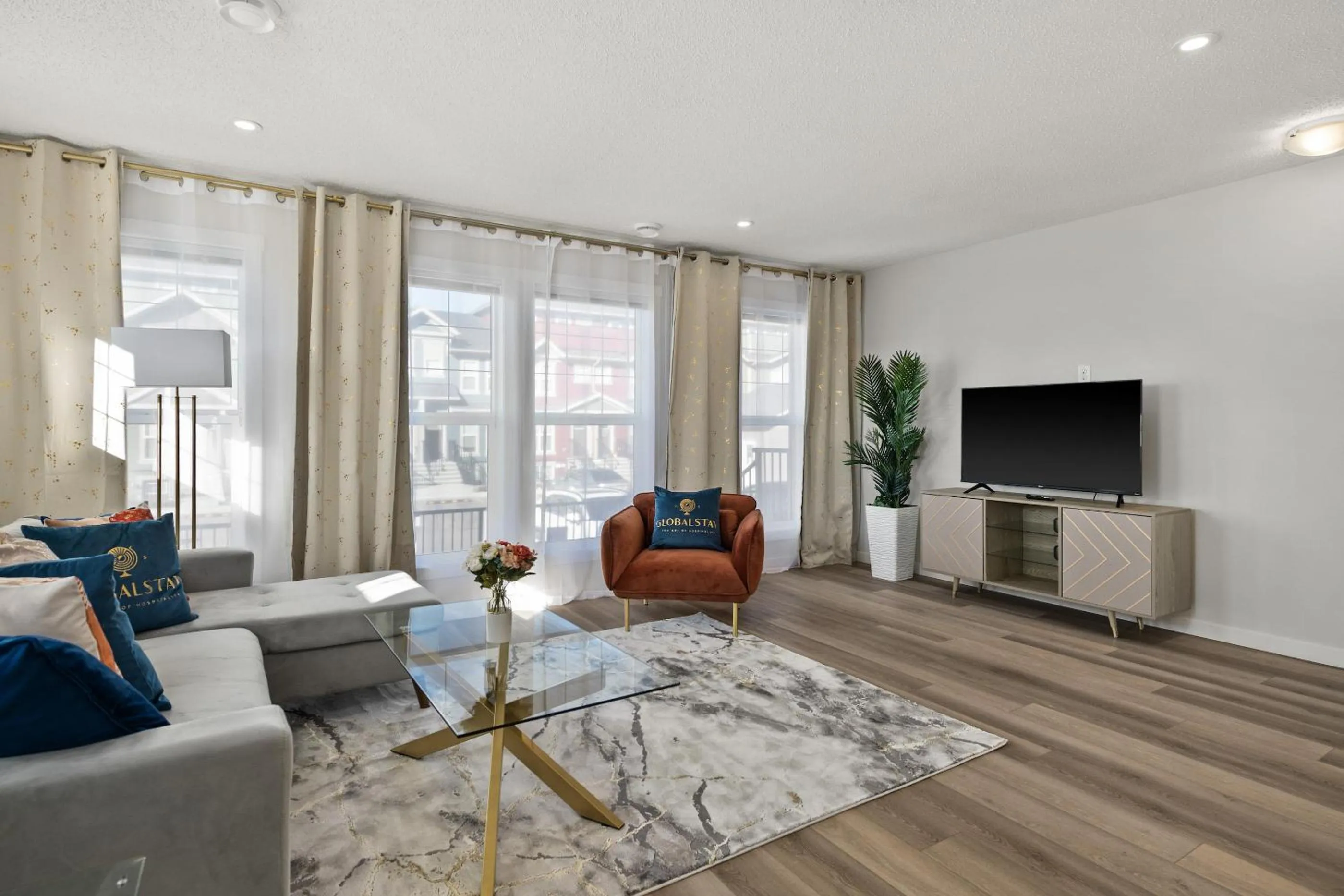 TV and multimedia in GLOBALSTAY New Apartments in Cranbrook Free street parking