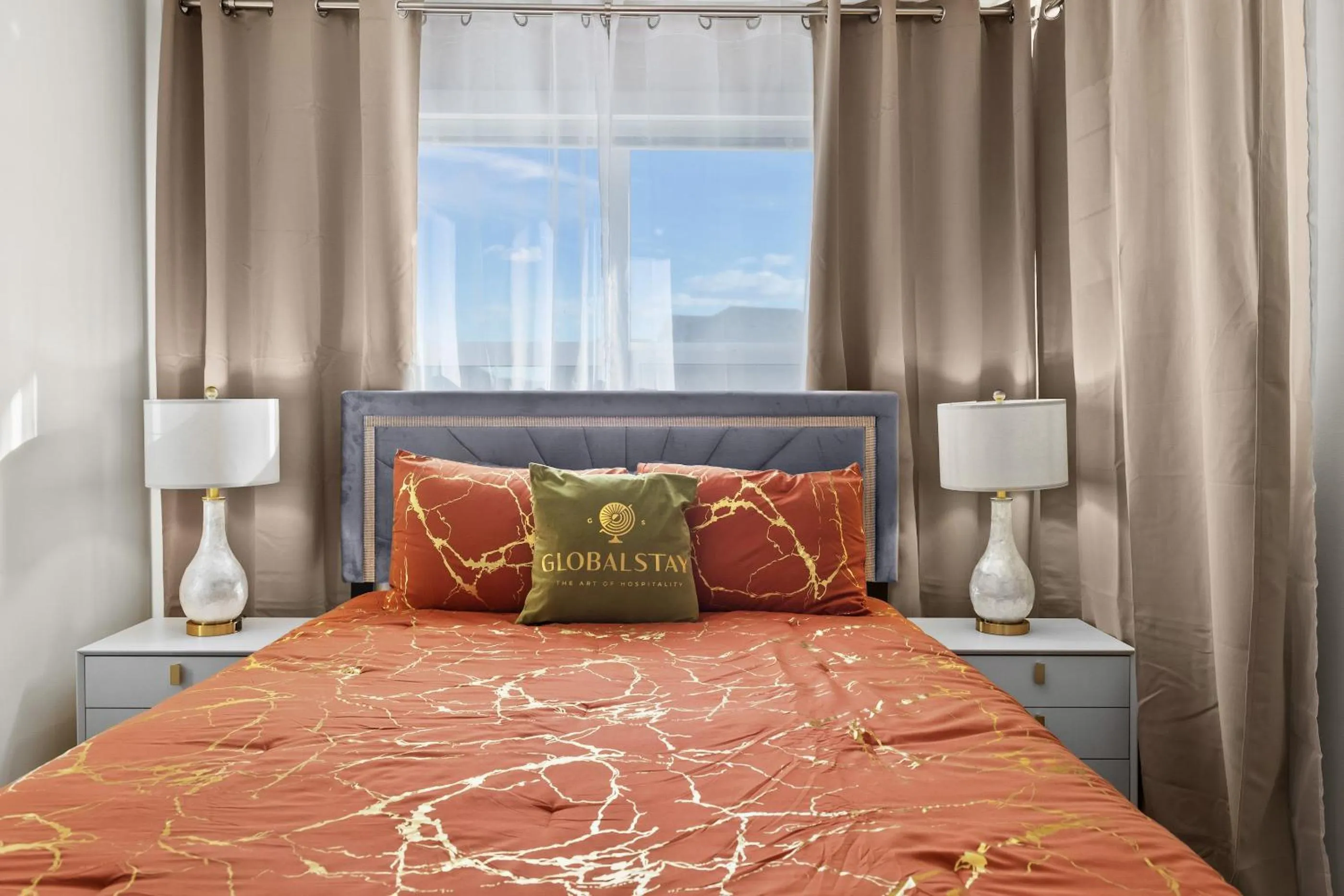 Bed in GLOBALSTAY New Apartments in Cranbrook Free street parking