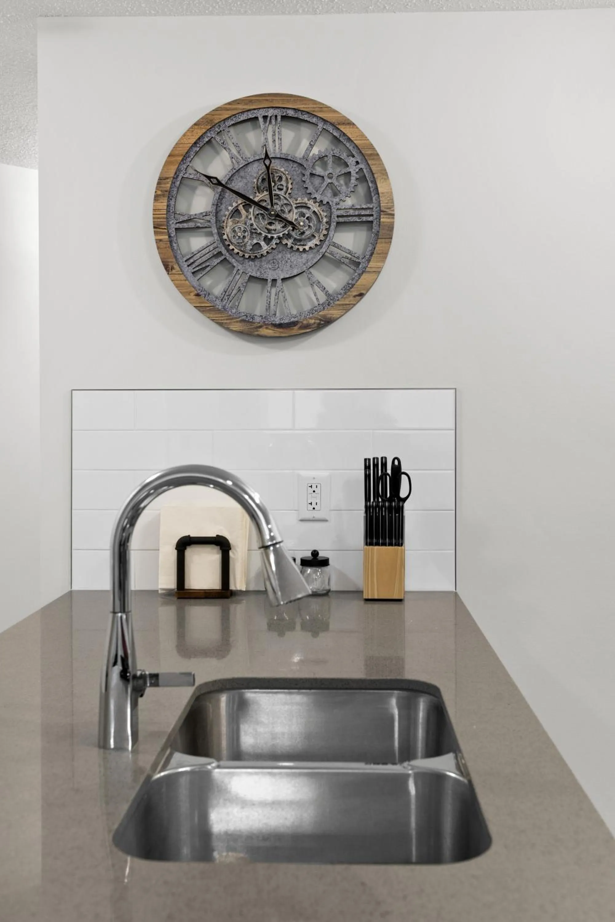 Kitchen or kitchenette in GLOBALSTAY New Apartments in Cranbrook Free street parking