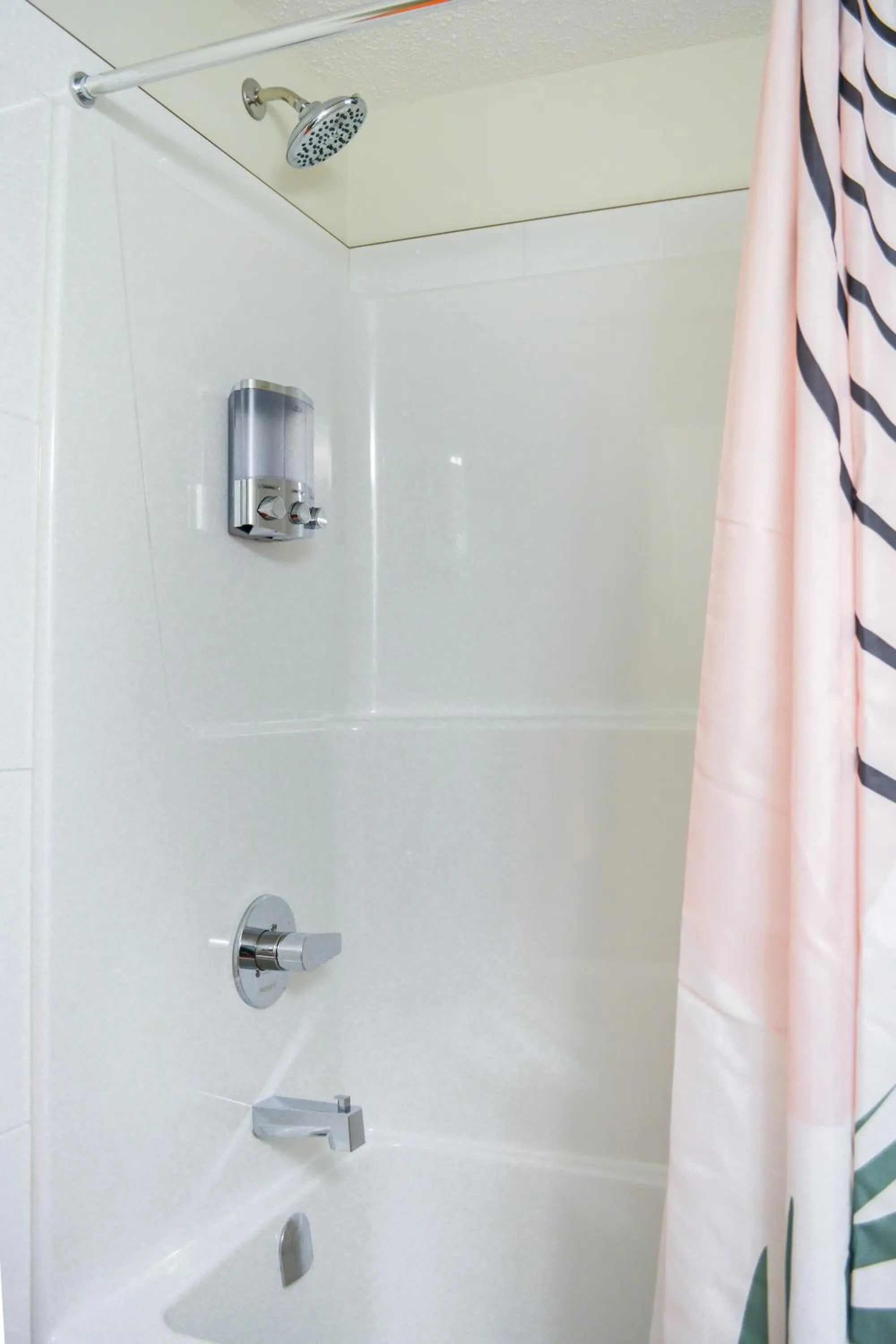 Bathroom in GLOBALSTAY New Apartments in Cranbrook Free street parking