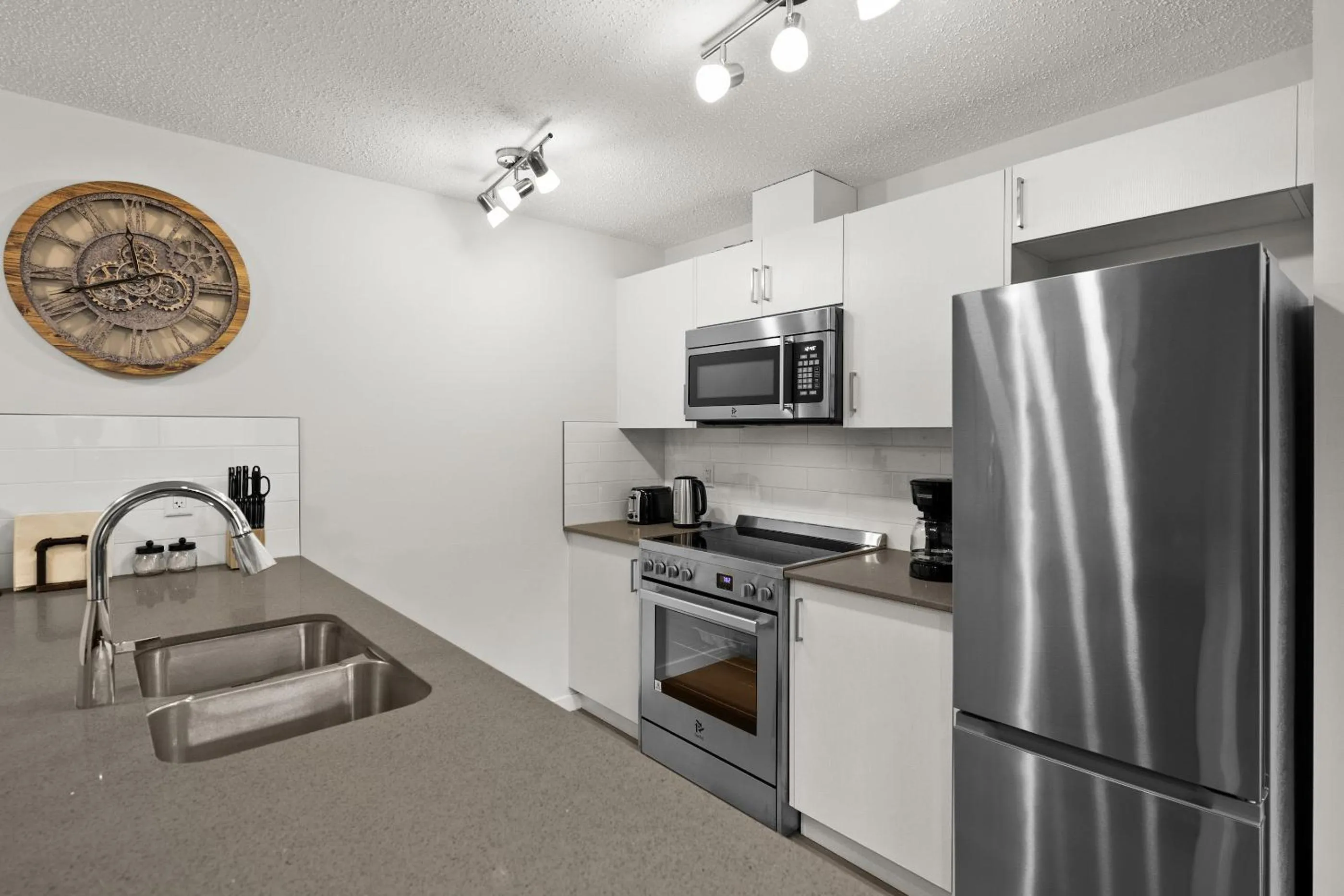 Kitchen or kitchenette in GLOBALSTAY New Apartments in Cranbrook Free street parking