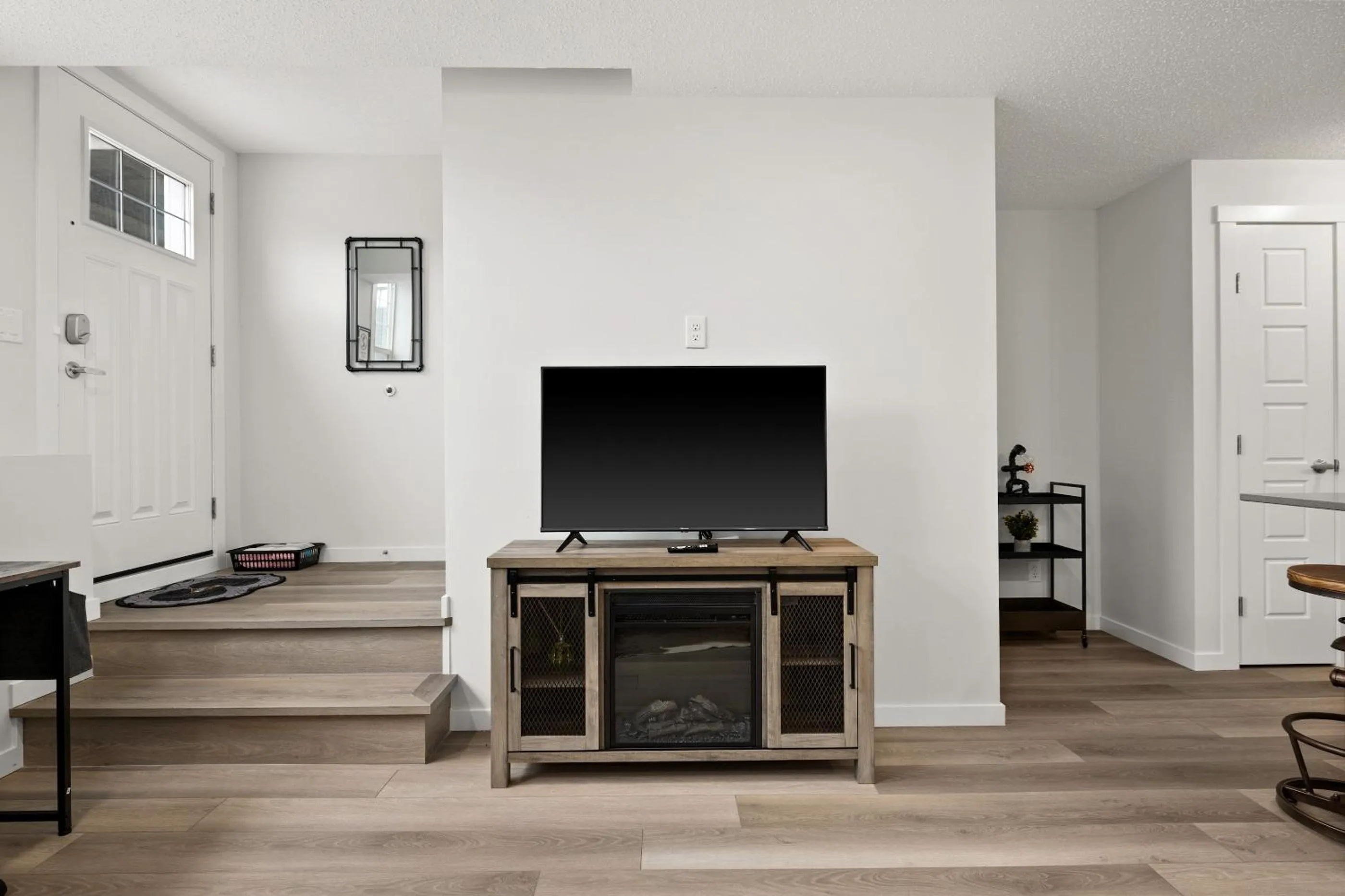 TV and multimedia in GLOBALSTAY New Apartments in Cranbrook Free street parking