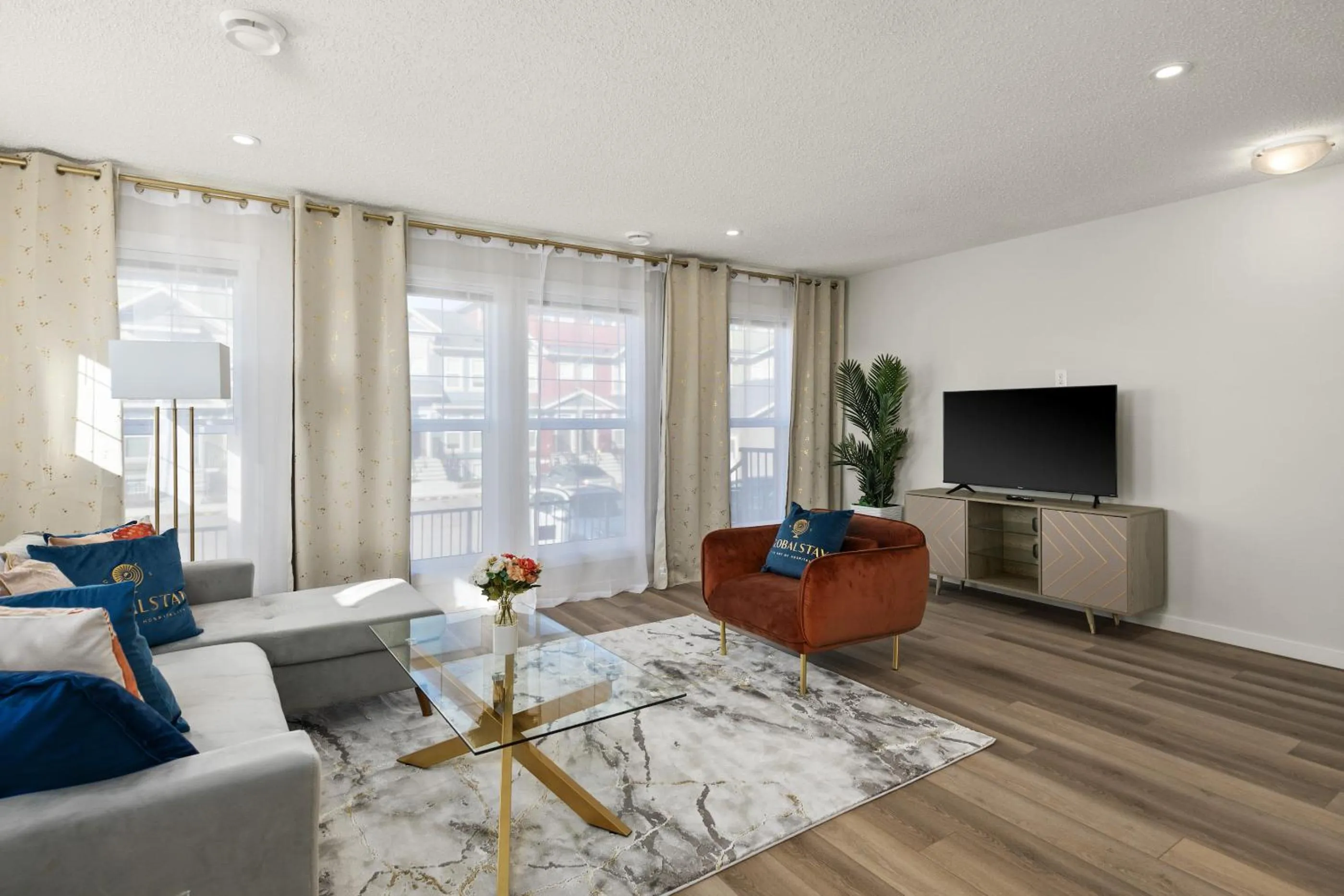 TV and multimedia in GLOBALSTAY New Apartments in Cranbrook Free street parking