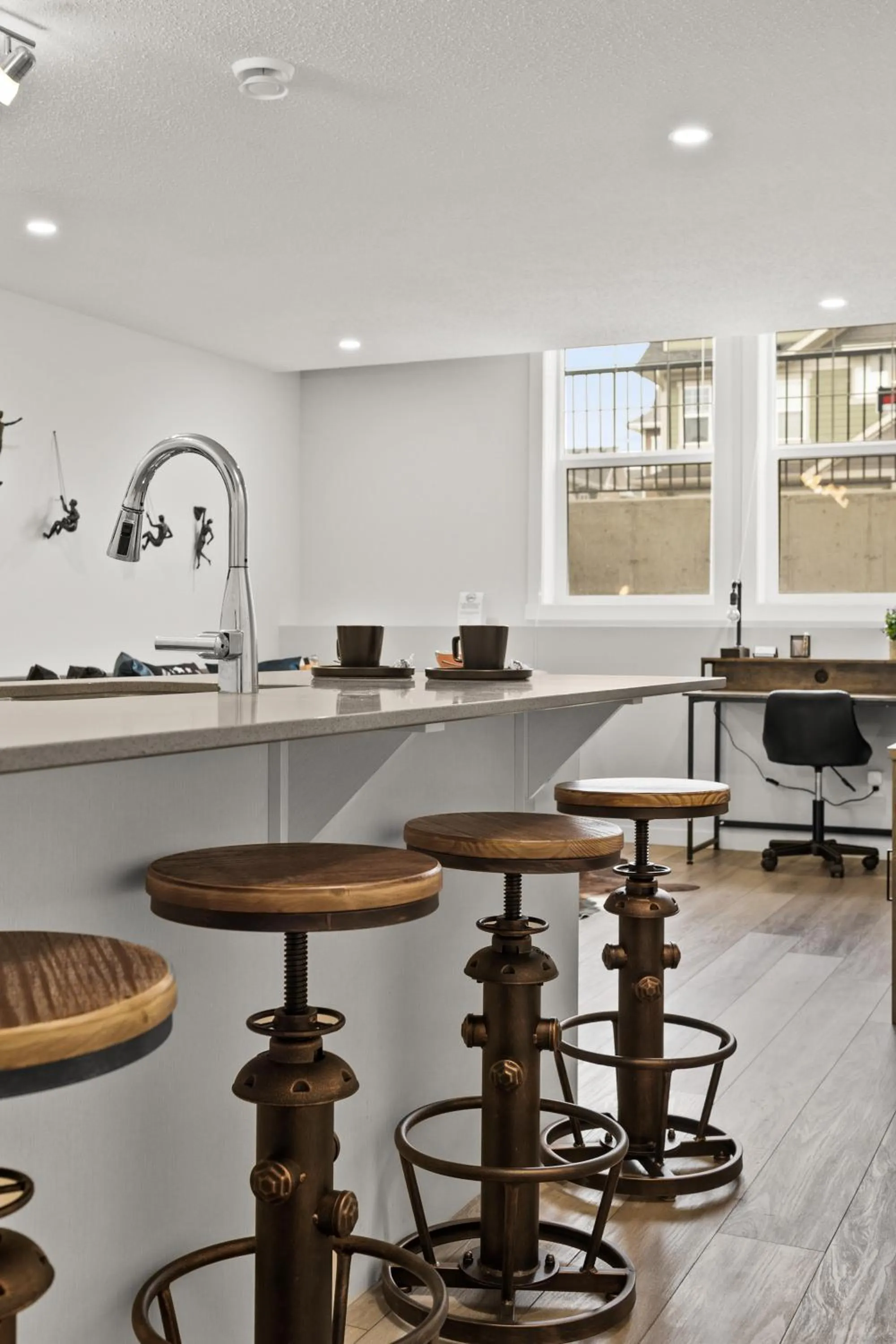 hair dresser in GLOBALSTAY New Apartments in Cranbrook Free street parking