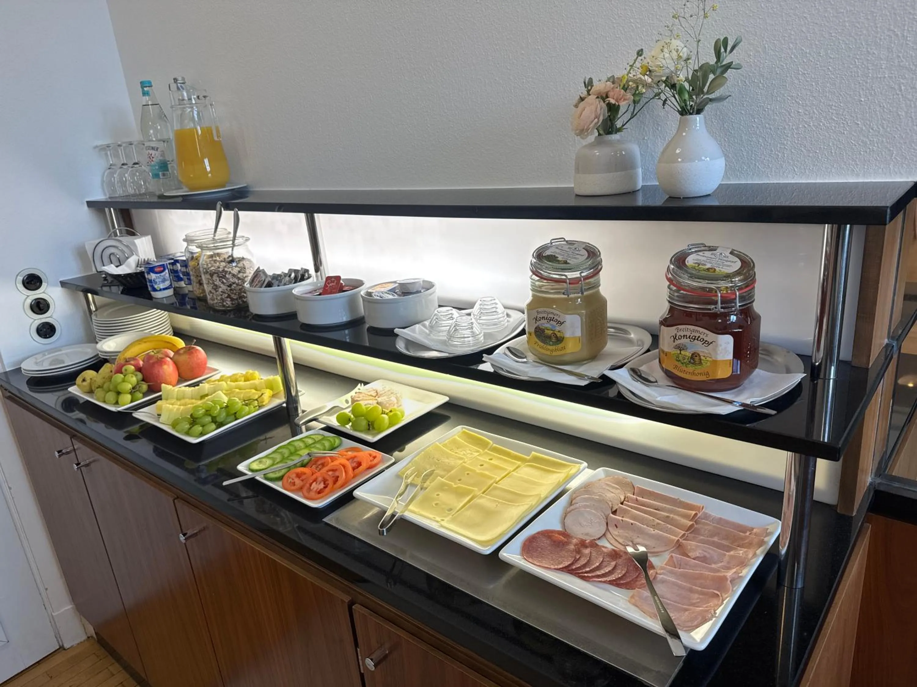 Breakfast in Villa Weisser Berg