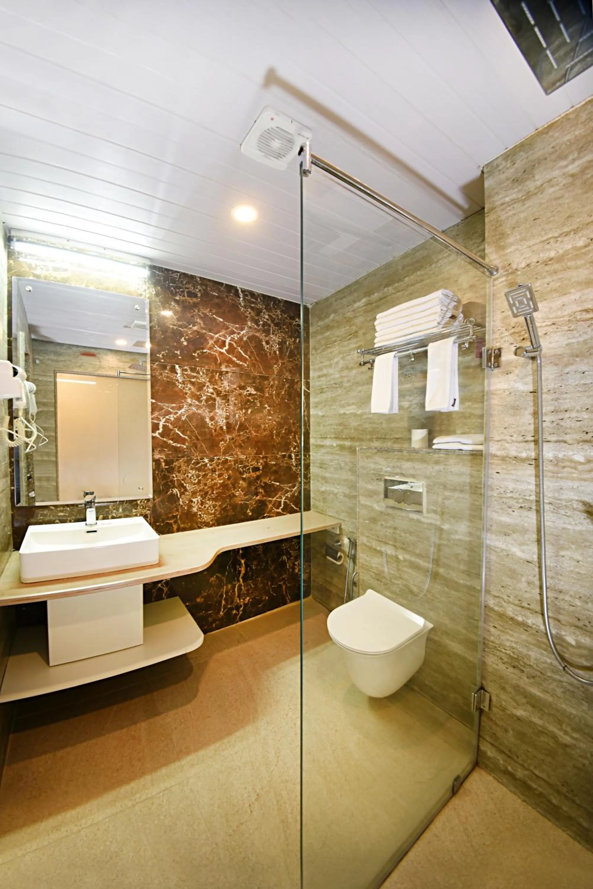 Shower in Woodapple Hotel and Spa