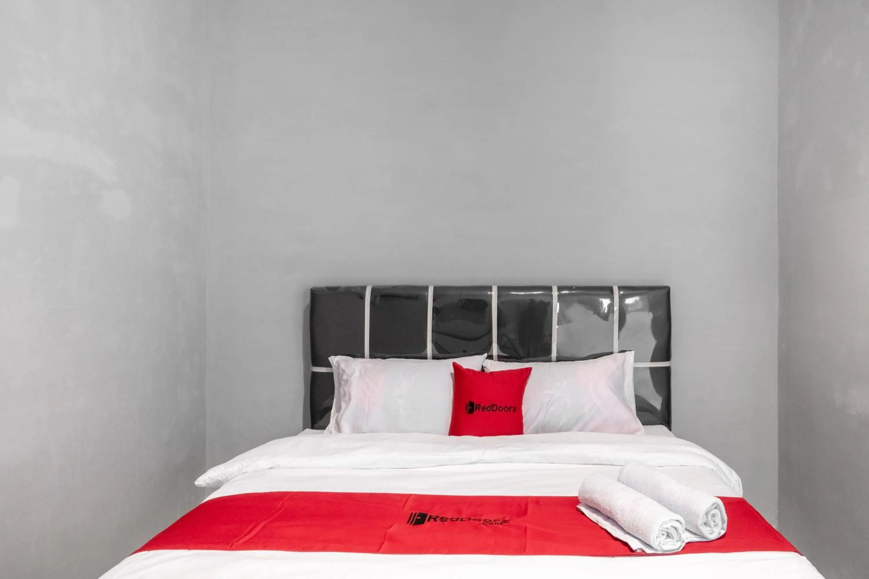 Bed in RedDoorz near Manhattan Square Medan