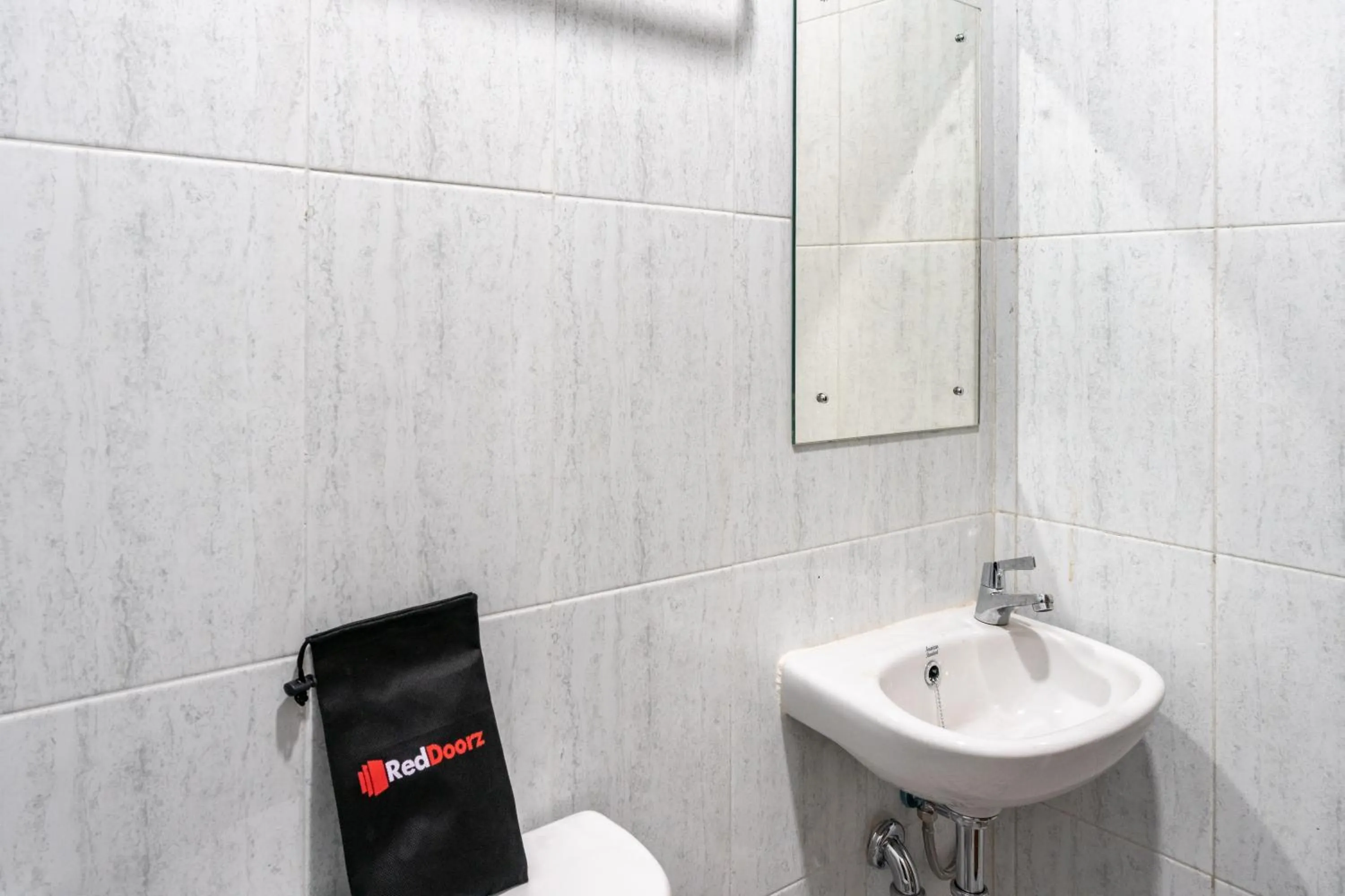 RedDoorz near Manhattan Square Medan