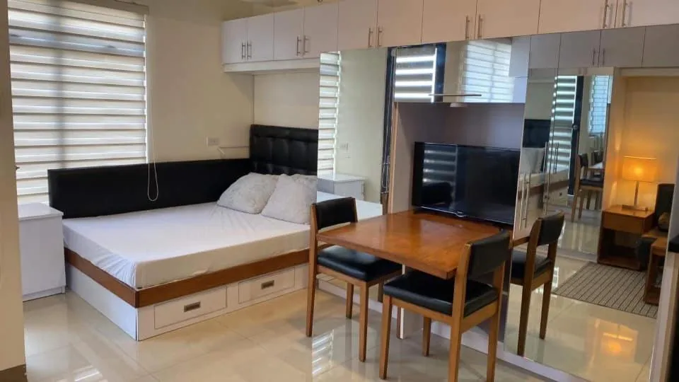 Mabolo Garden A4 near ayala mall free gym POOL