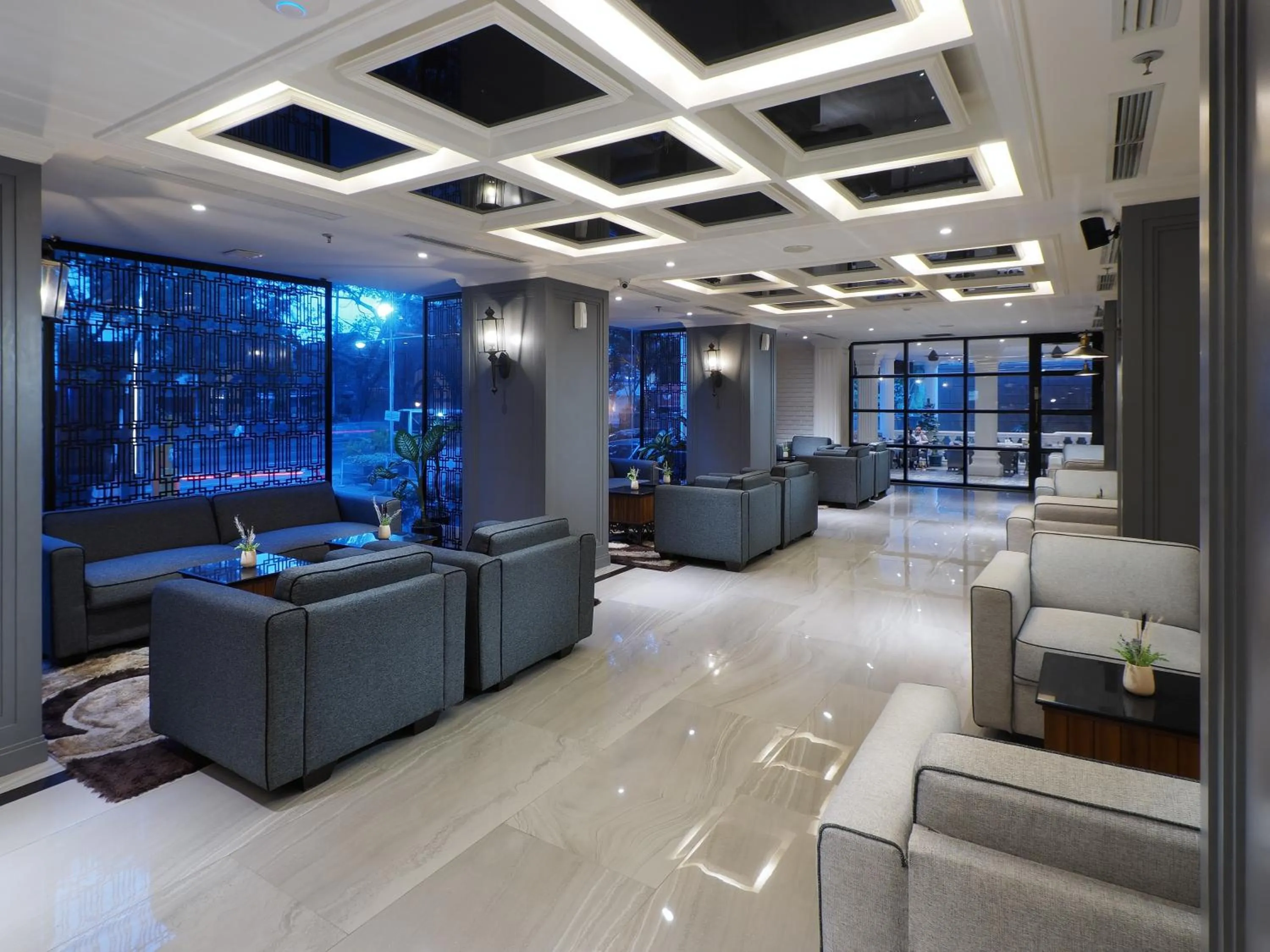 Communal lounge/ TV room in Le Polonia Hotel & Convention Medan