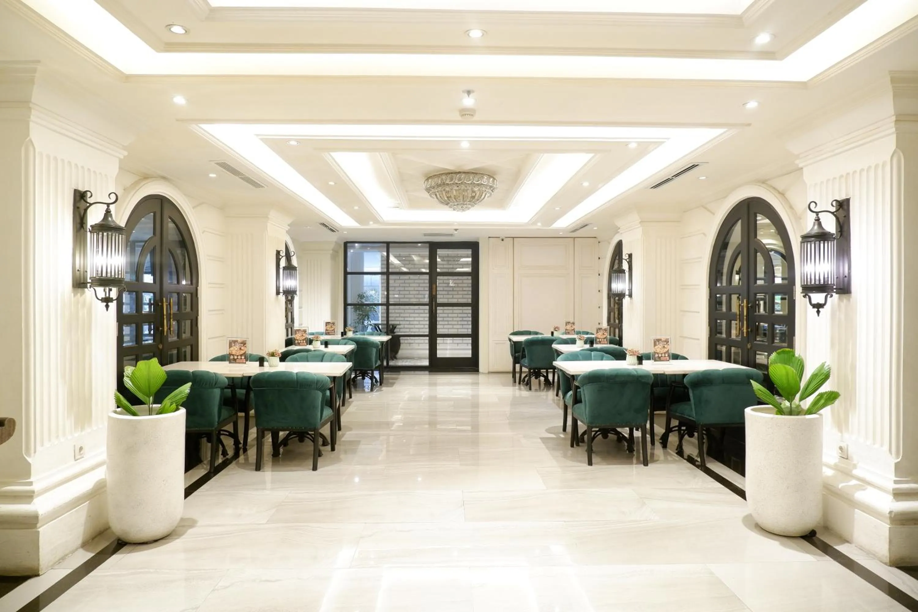 Restaurant/places to eat in Le Polonia Hotel & Convention Medan