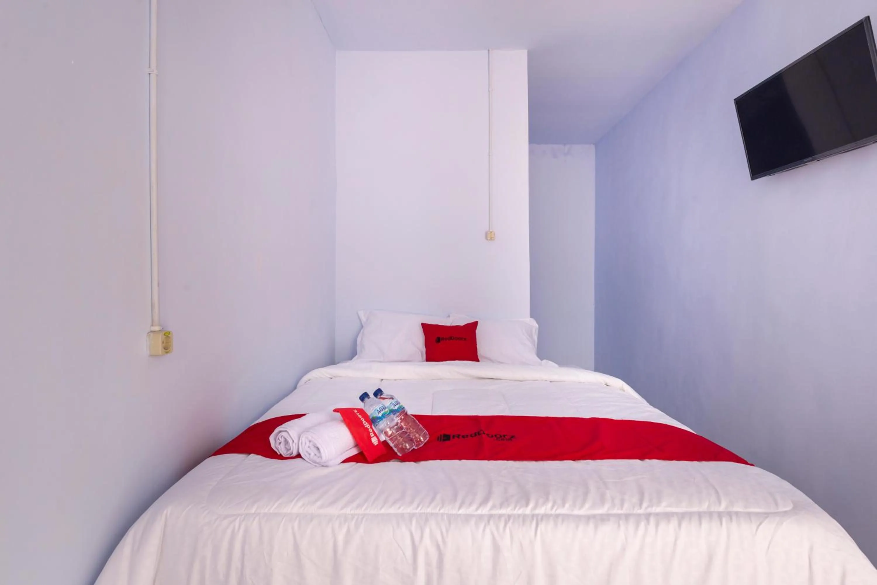 Bed in RedDoorz Syariah @ Bondowoso City Center