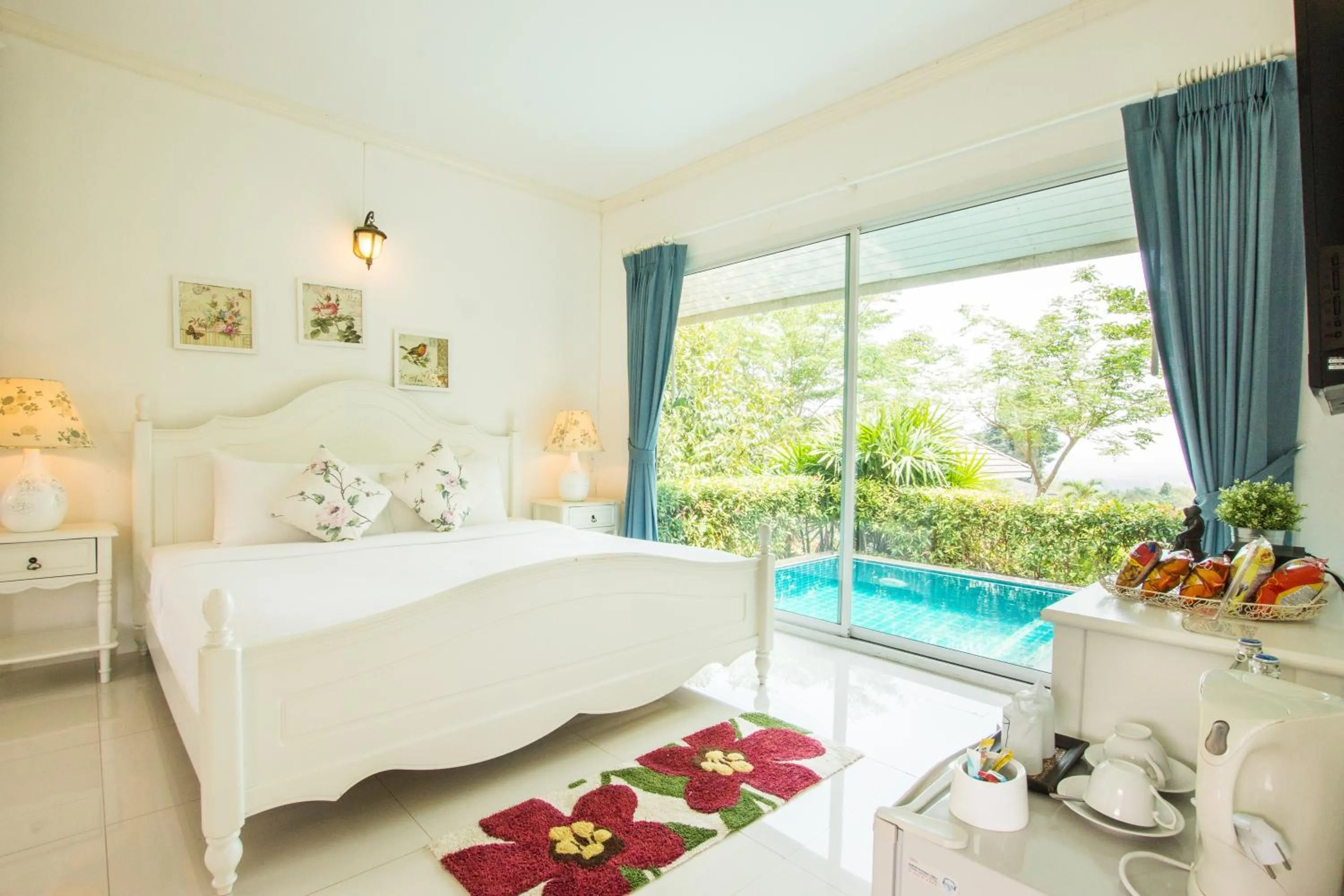 Shower, Bed in The Natural Garden Resort