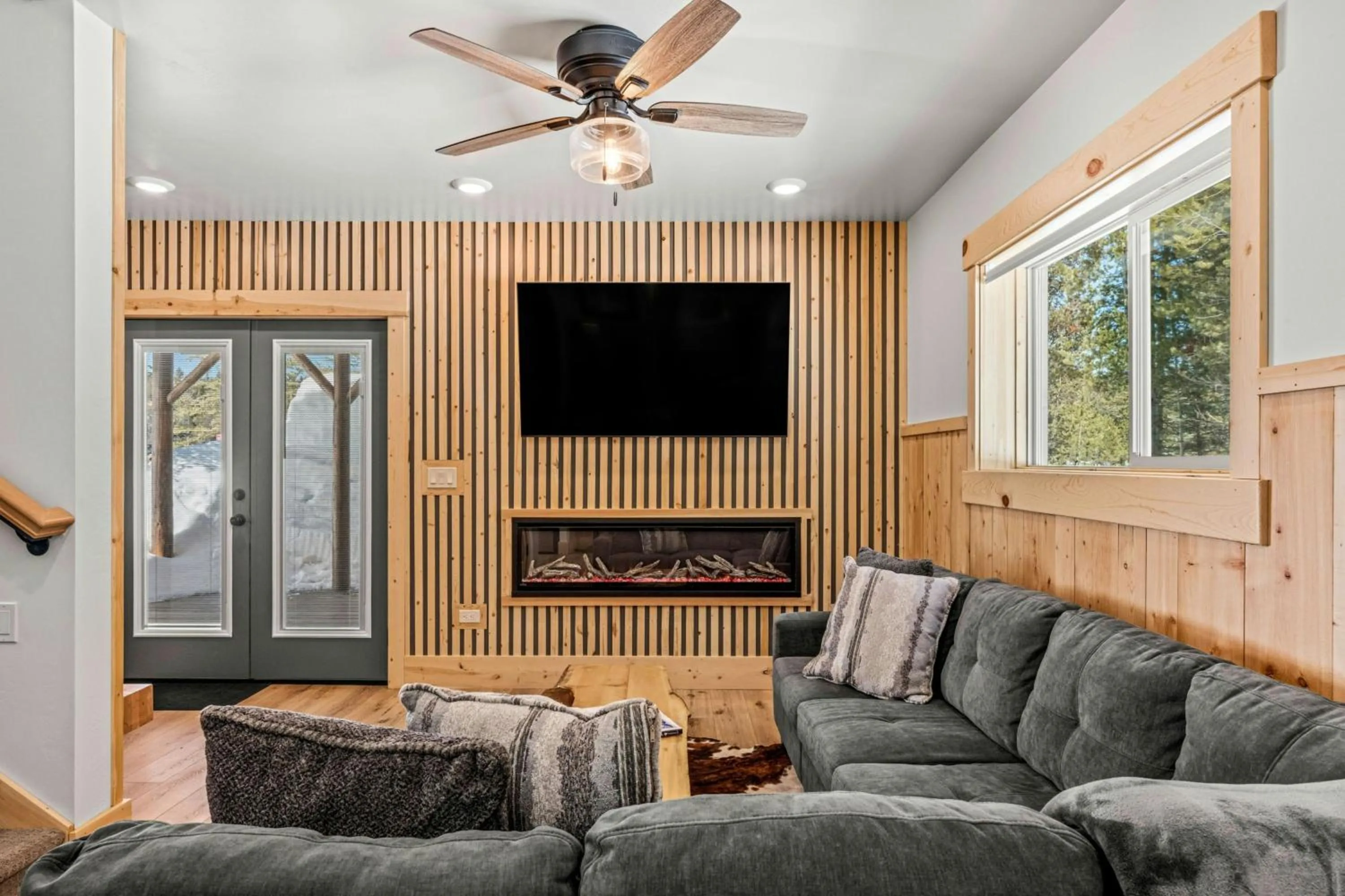 Living room in SpringHill Suites Island Park Yellowstone