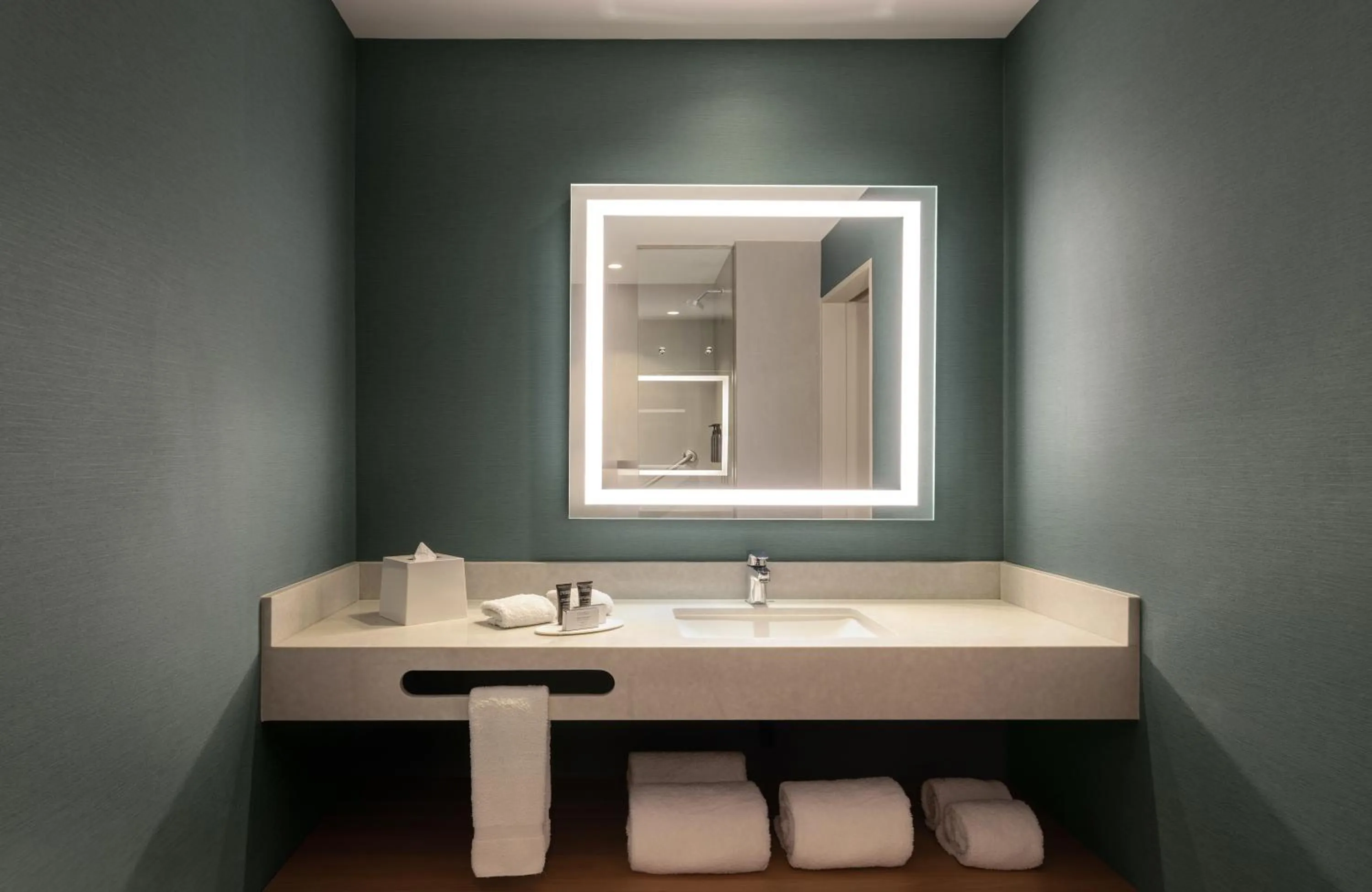 Bathroom in Fairfield by Marriott Lima Miraflores