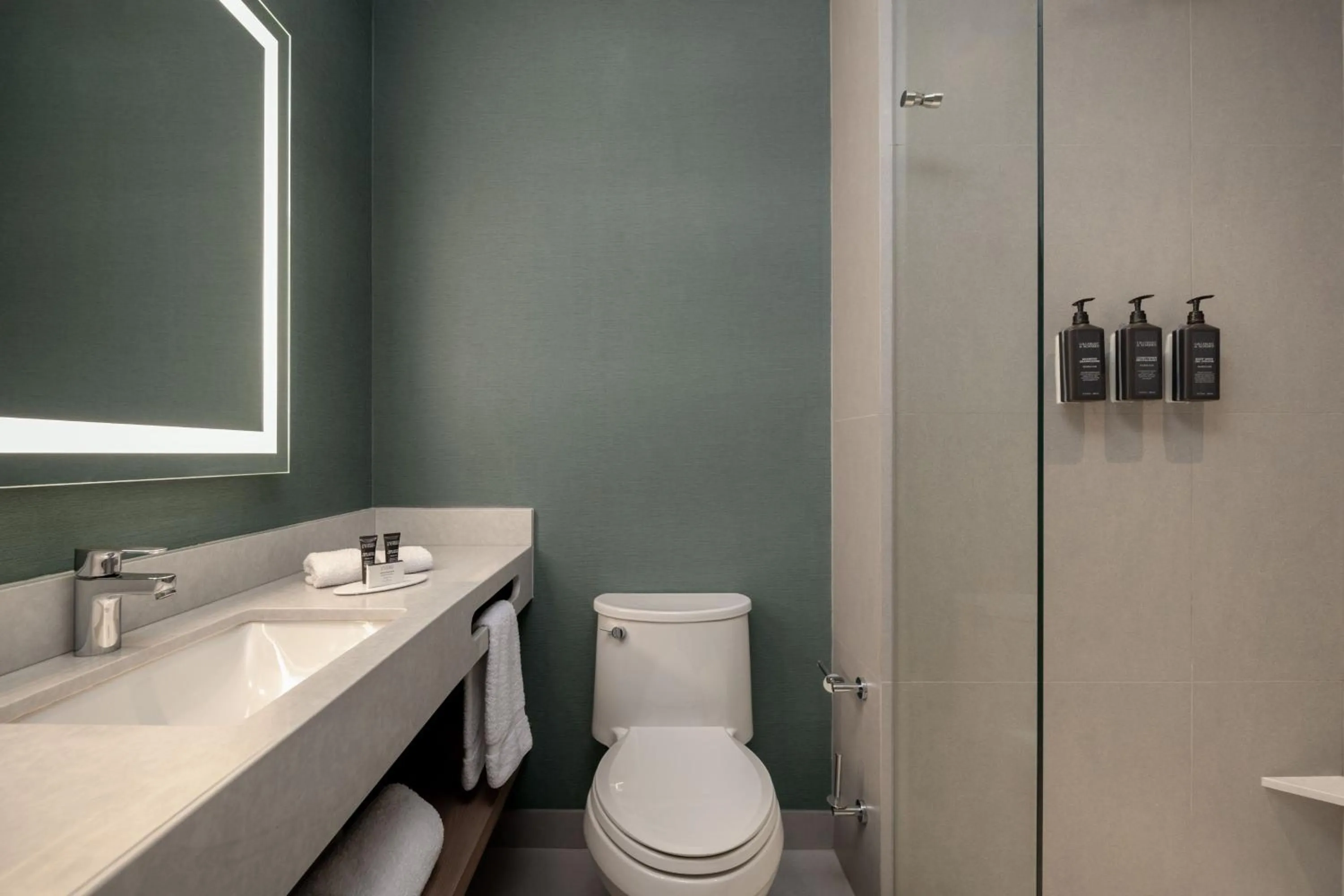 Bathroom in Fairfield by Marriott Lima Miraflores