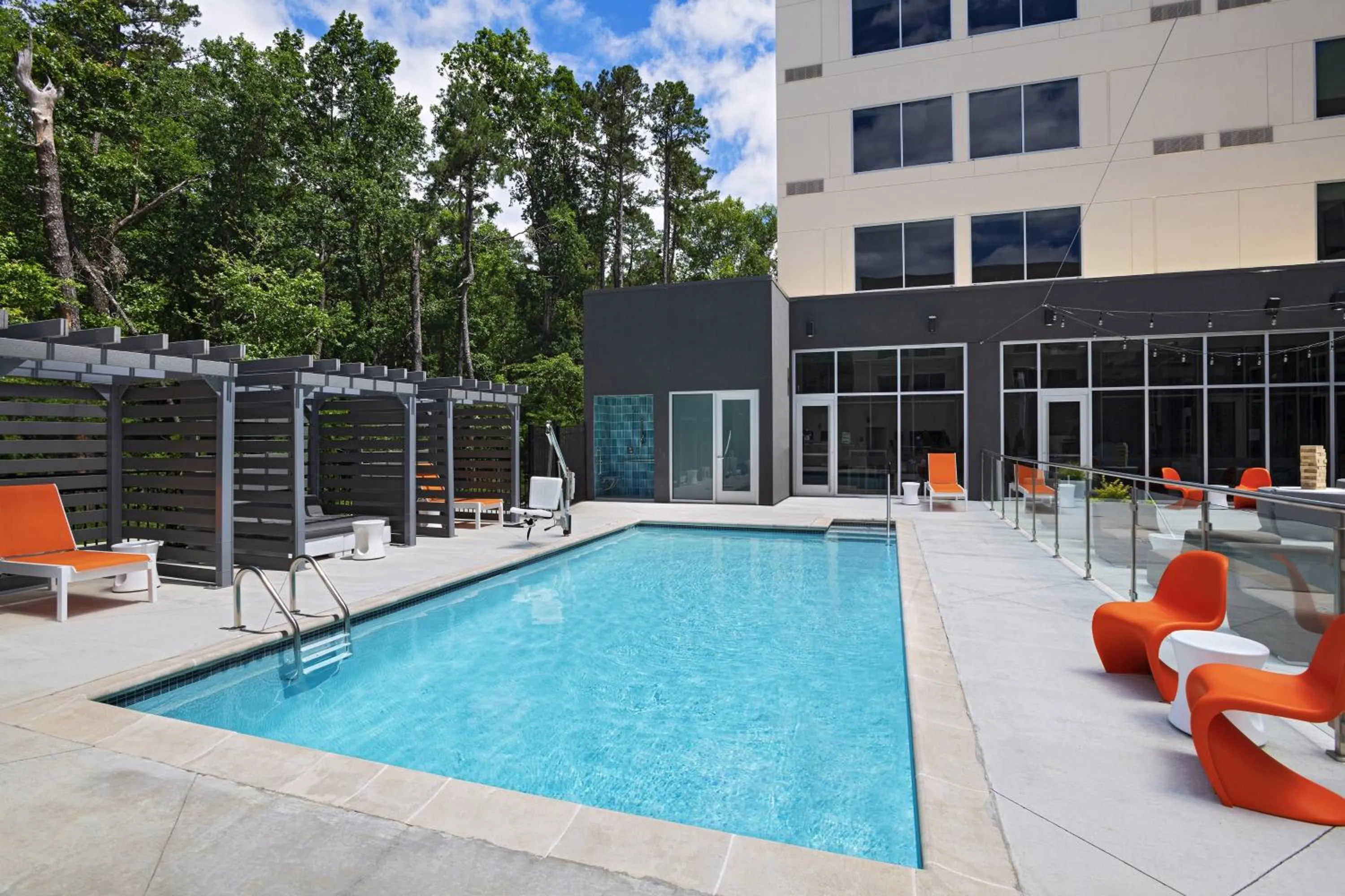 Swimming pool in Aloft Little Rock West