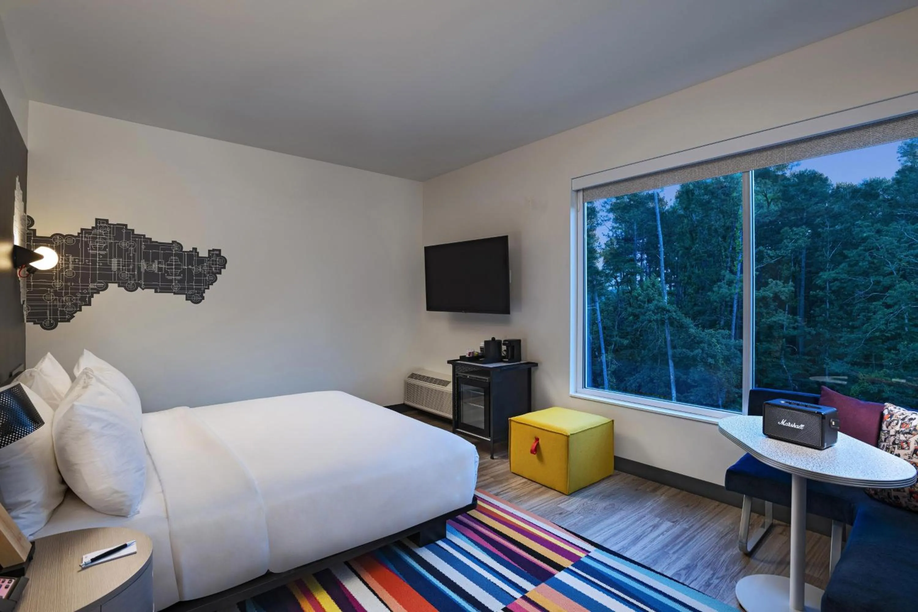 Photo of the whole room in Aloft Little Rock West