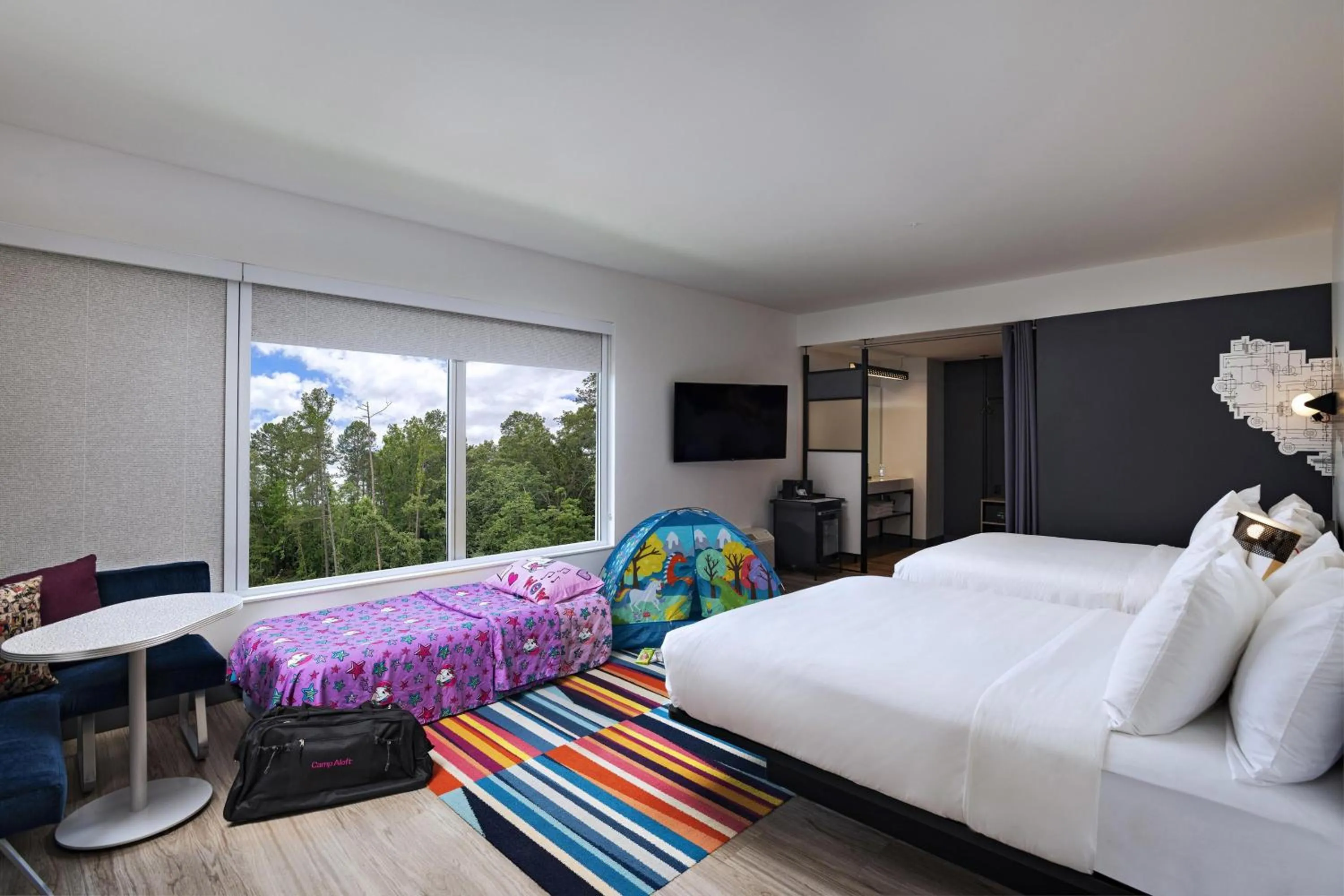 Photo of the whole room, Bed in Aloft Little Rock West