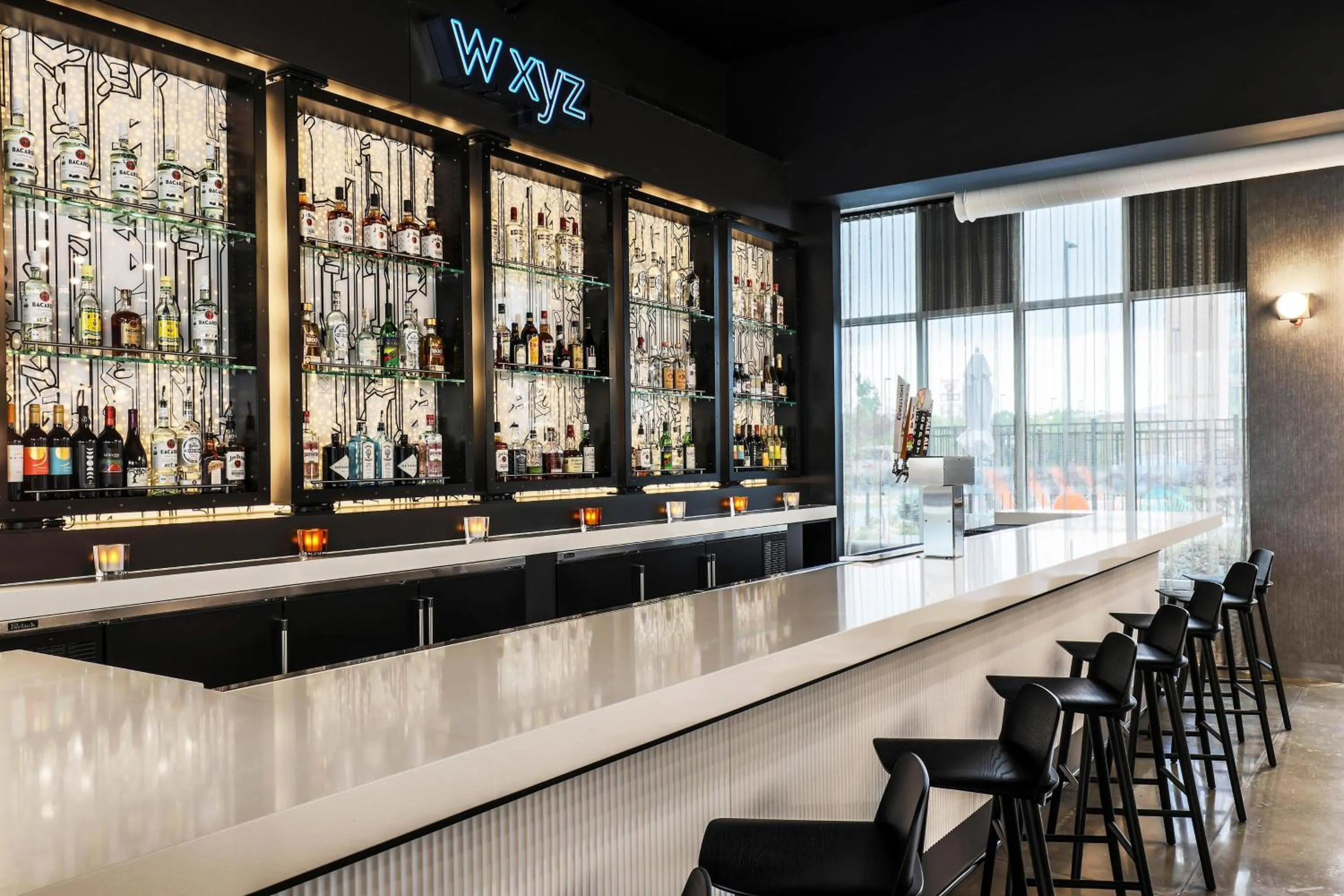 Lounge or bar in Aloft Reno Tahoe International Airport