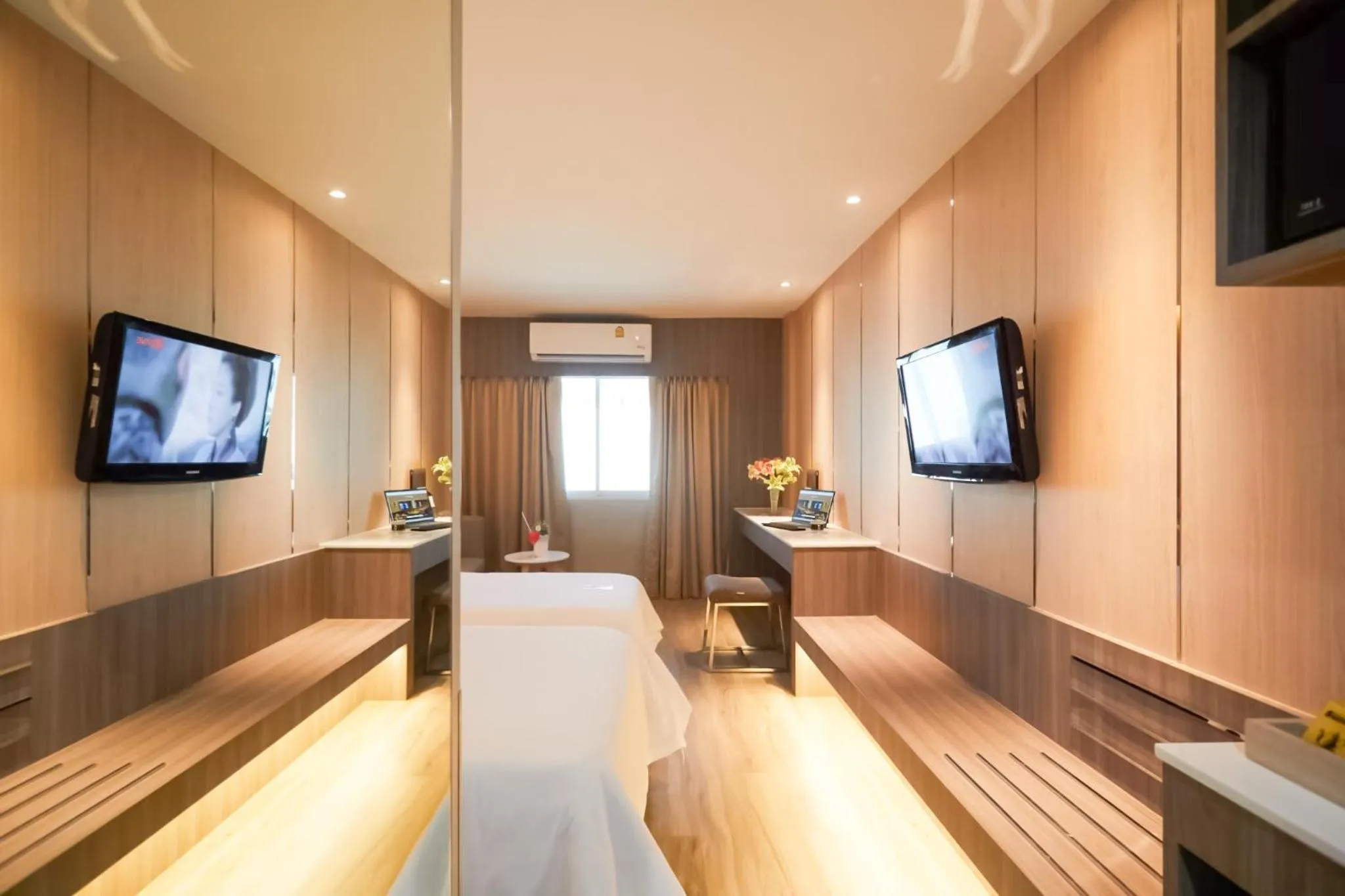 Bedroom, Bed in Golden City Rayong Hotel