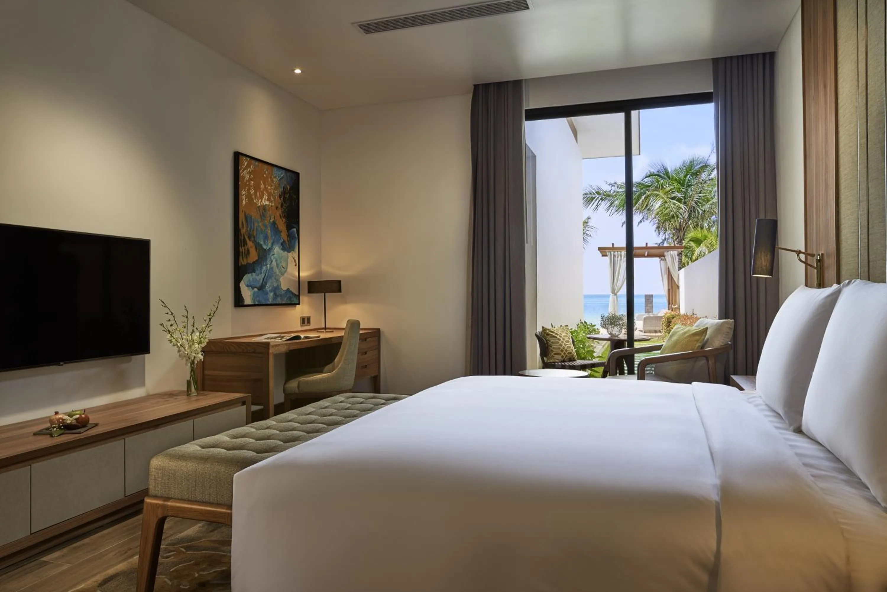 Shower, Bed in Mövenpick Villas & Residences Phu Quoc